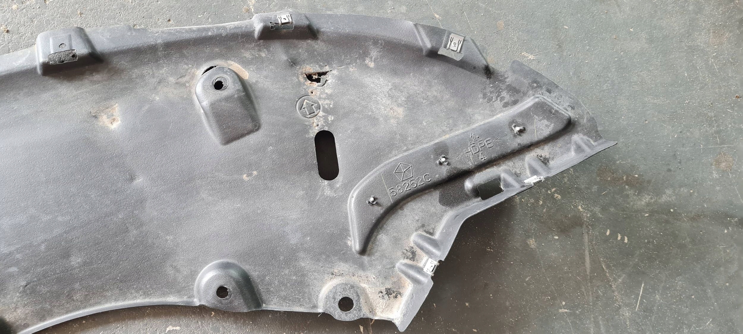 Chrysler Pacifica 2022 cover cover below bumper front ORG 68227444AG