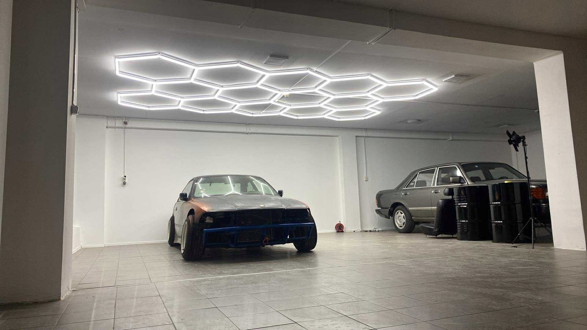 Lampa Hexagon Led 544x314 cm Detailing Varšava Sklad posilovna Hexagon Pdr