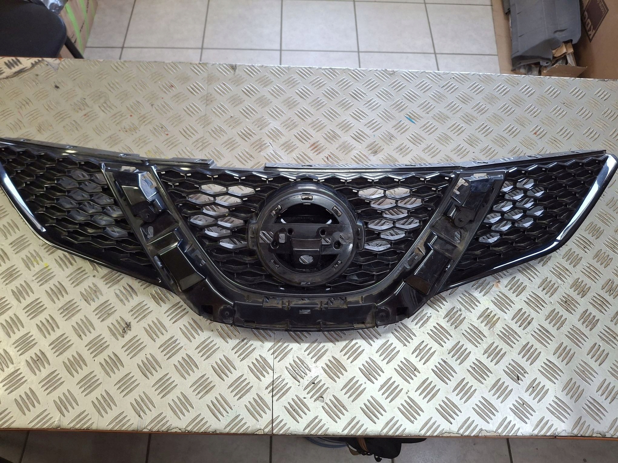 Grille NISSAN QASHQAI II J11 2013R-> 2017R