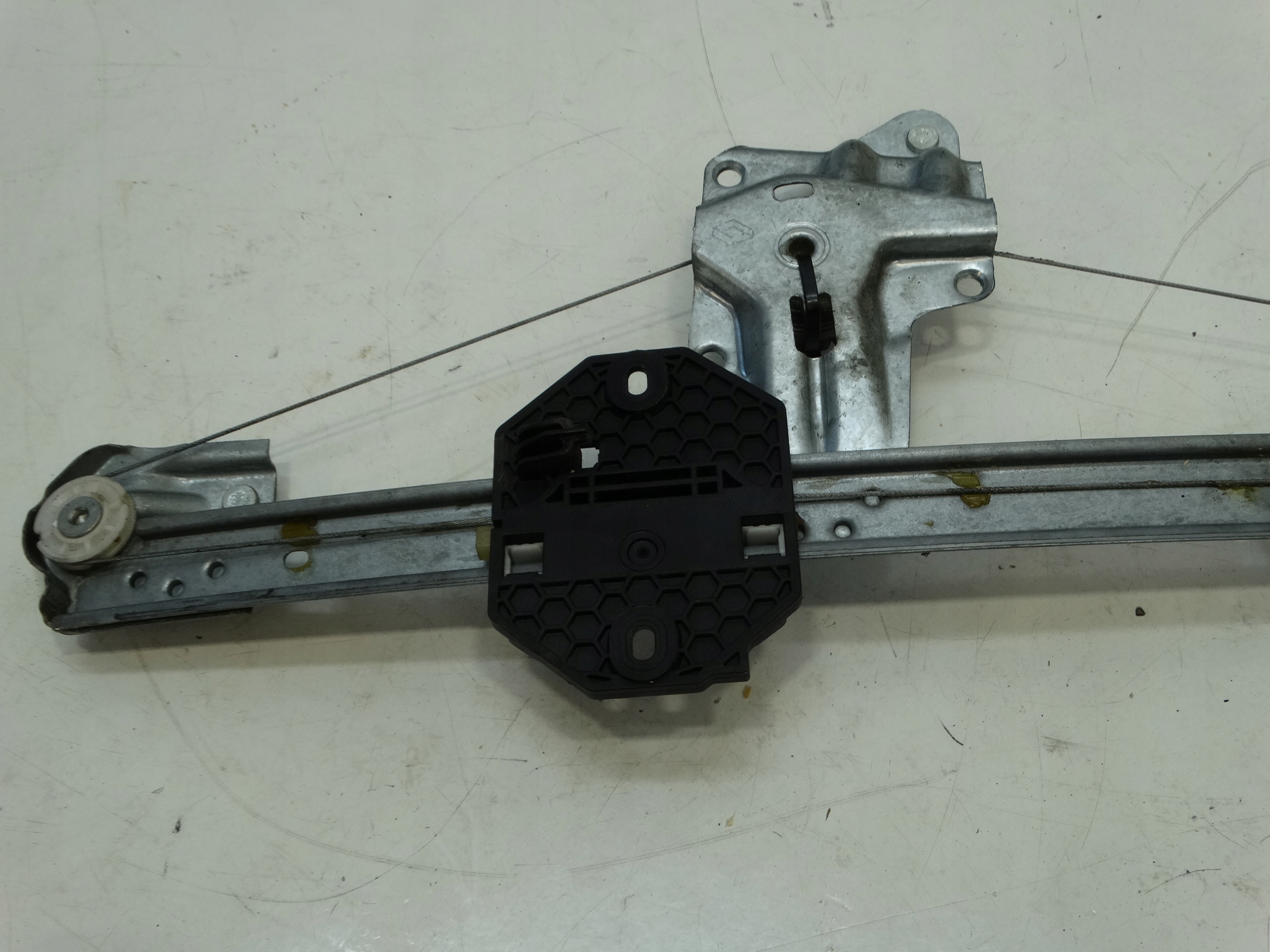 window regulator left front DACIA SANDERO II 2020R. 807213282R--B