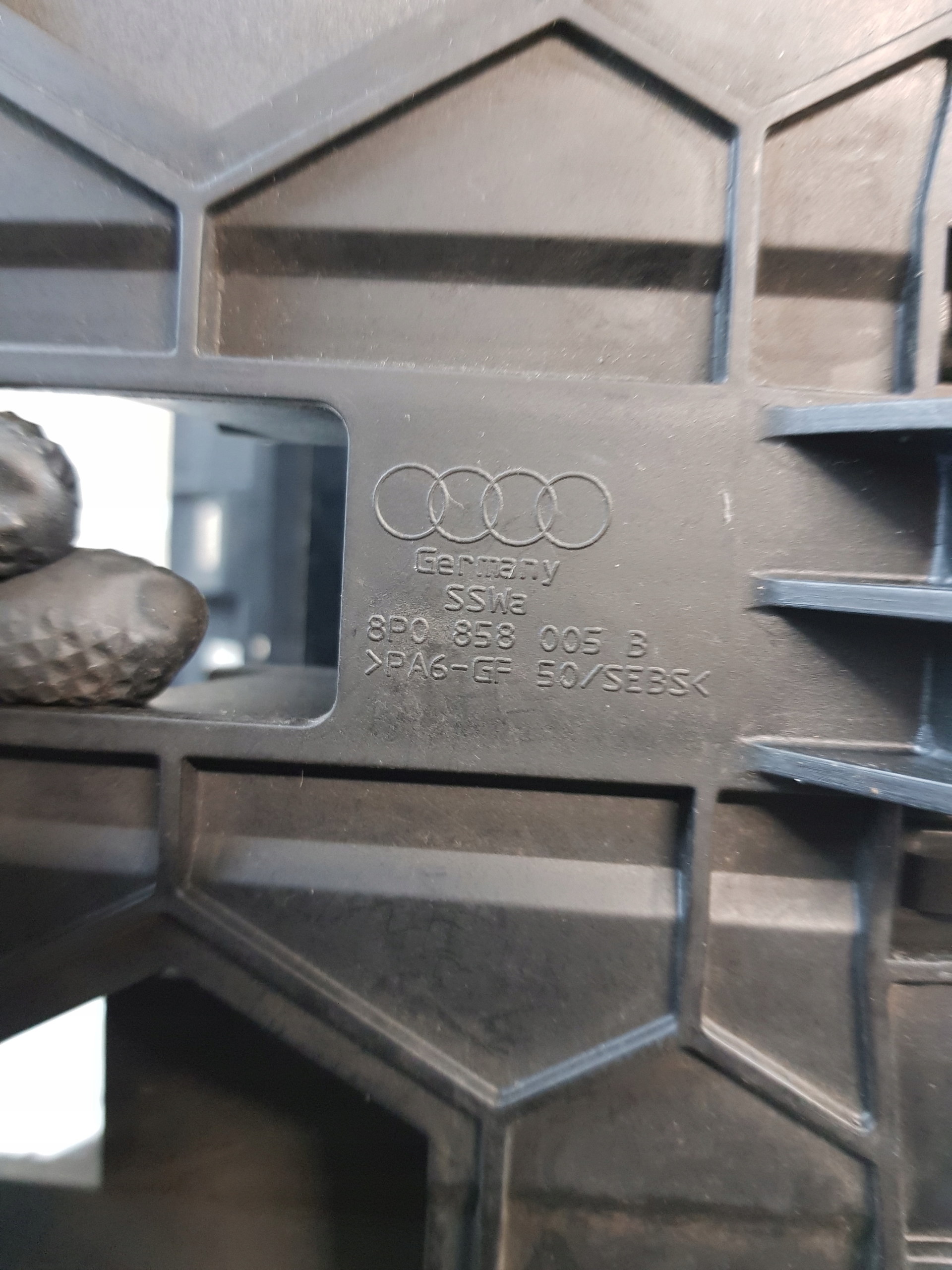Châssis RADIA Console 8P0858005B AUDI A3 8P
