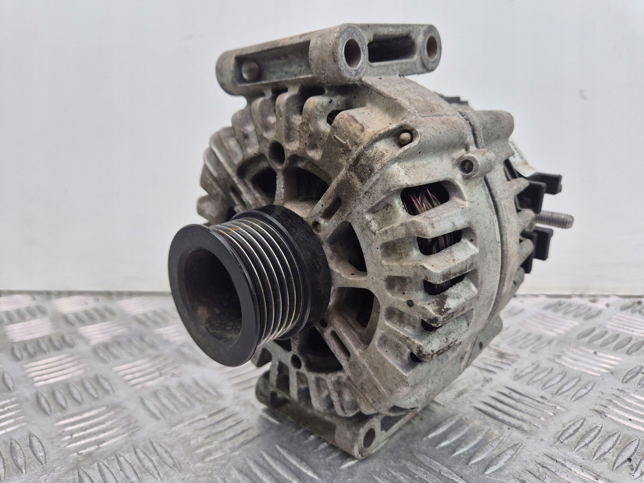Mercedes Sprinter W907 W910 651.958 Alternator A0009068404