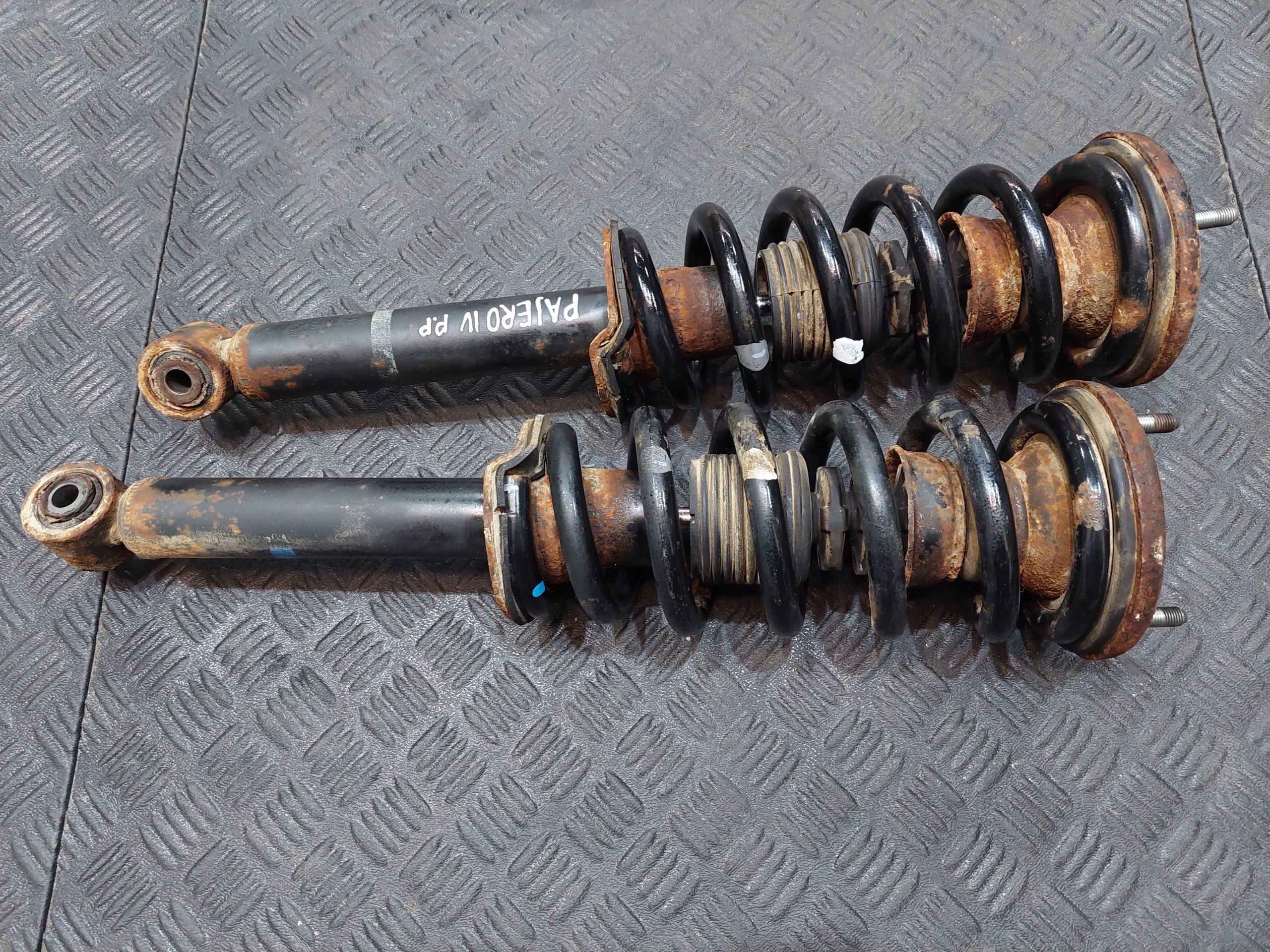 shock absorber right left front MITSUBISHI PAJERO IV 3.2 DID