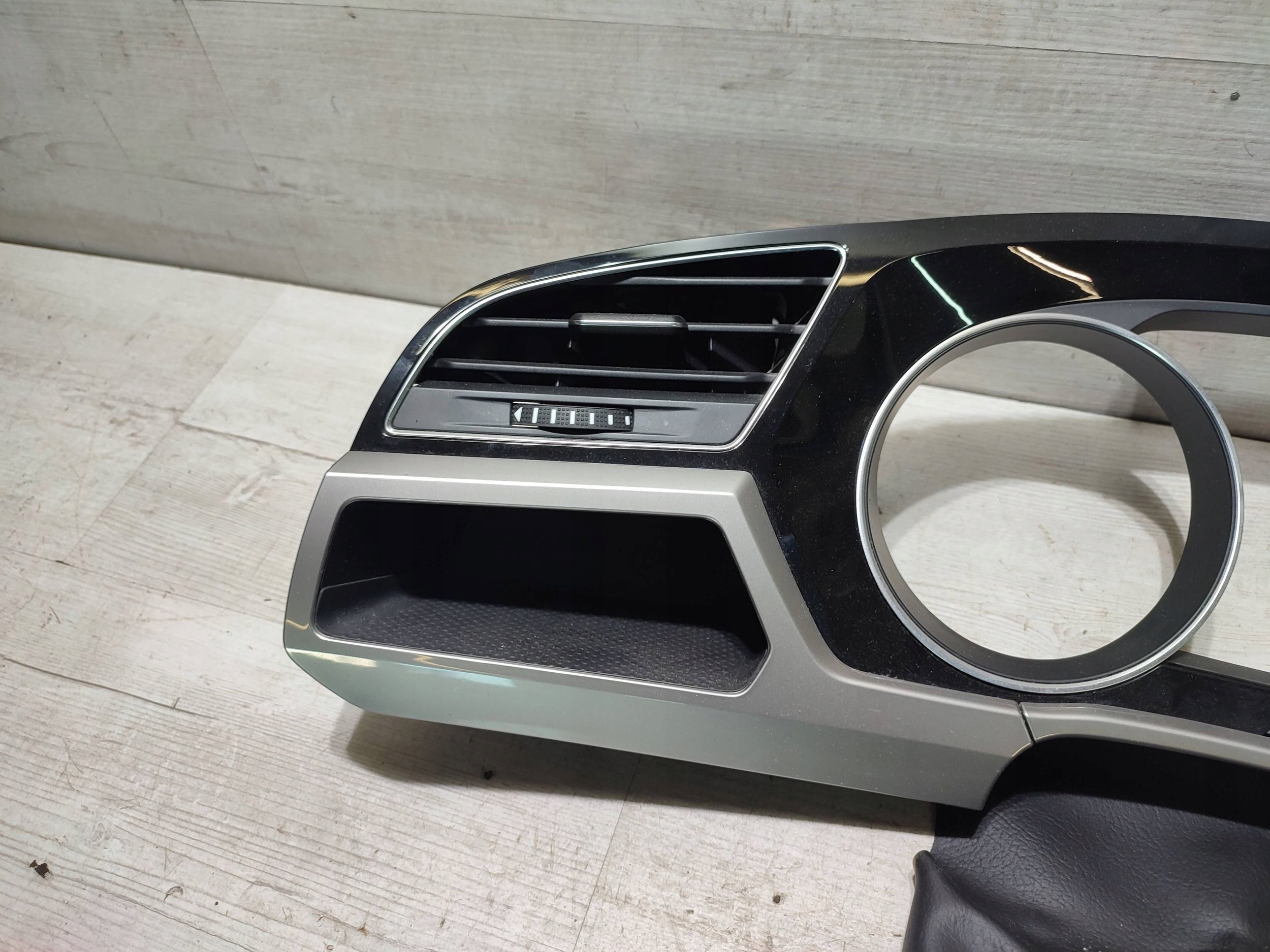 Volkswagen Touran III 2020 Panel dekor