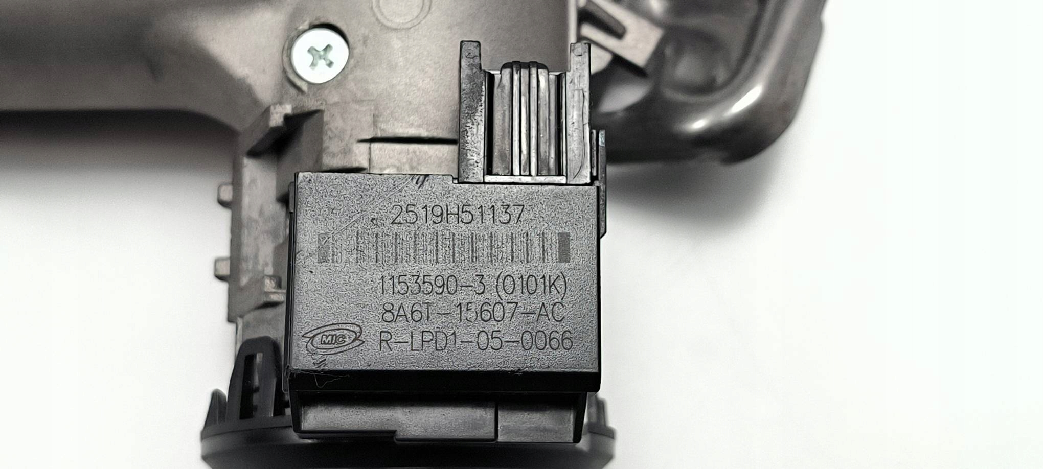 ignition key 8A6T-15607-AC FORD TRANSIT COURIER