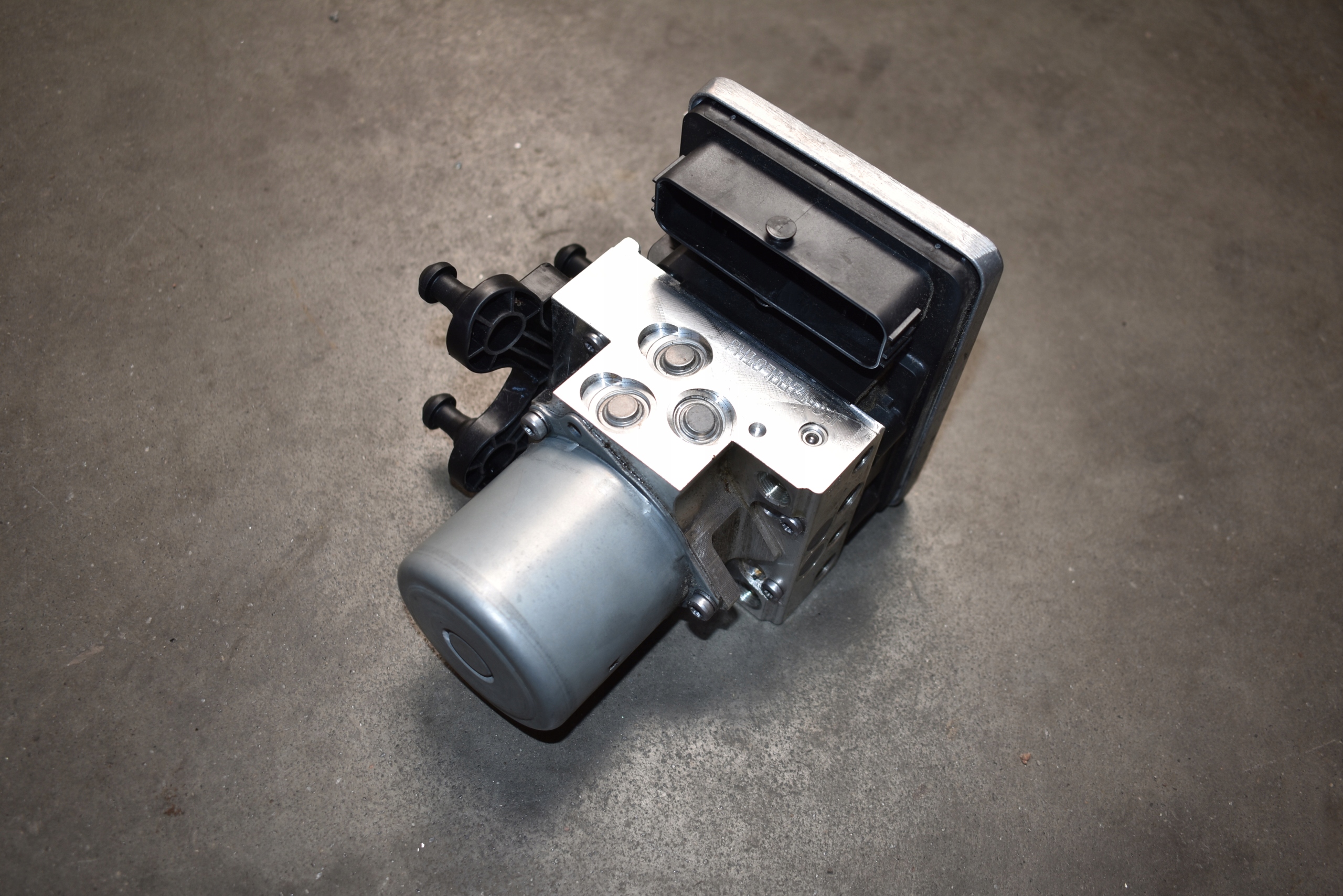 IDEALNA pump control unit ABS MERCEDES W167 1