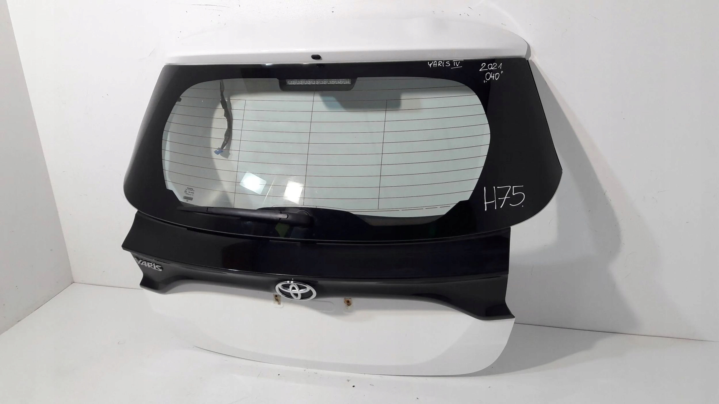 Toyota Yaris XP210 trunk door boot