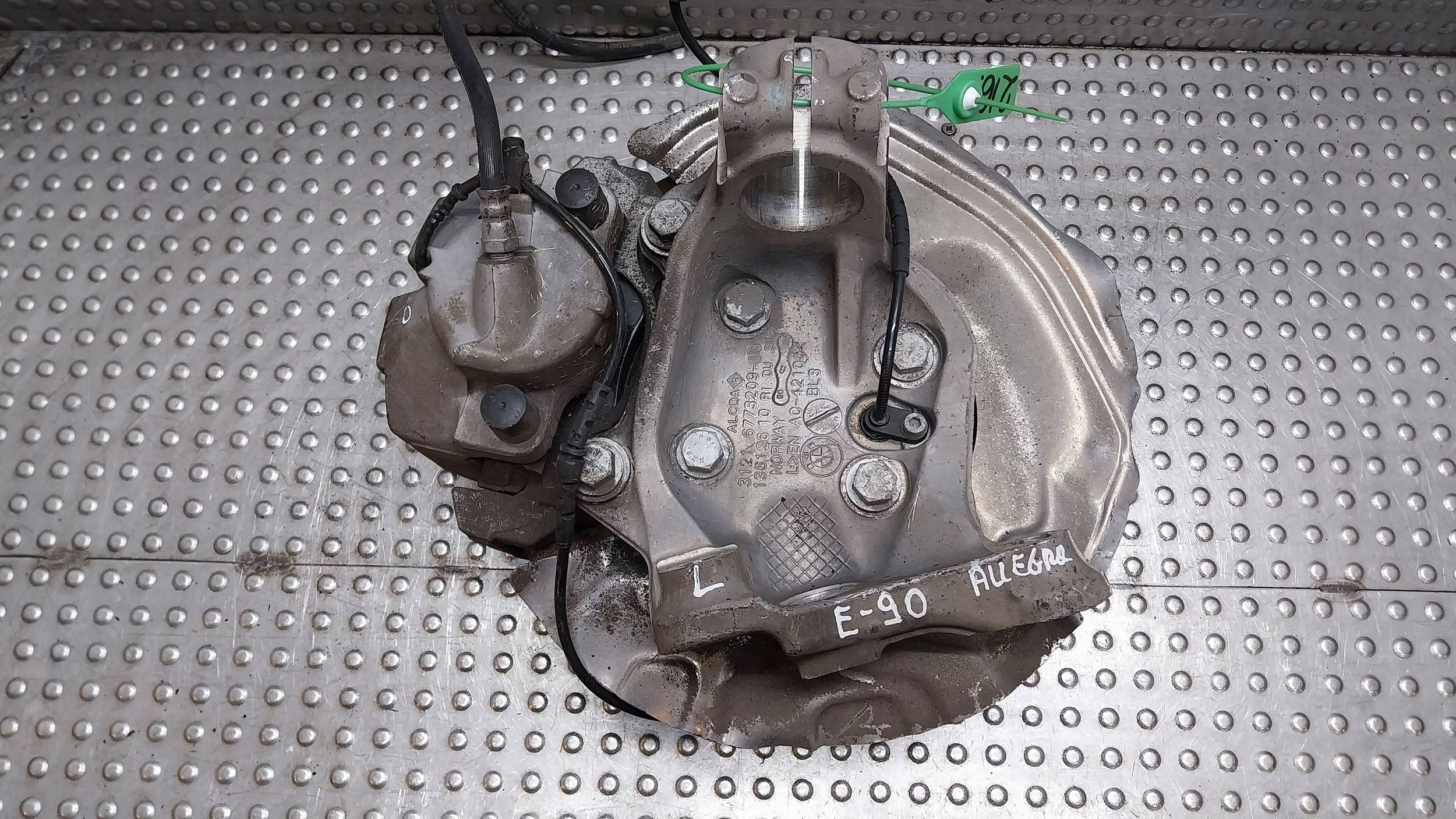 otoč čapu strmeň ľavý predok 6793209 BMW E90 E91 E92 E93 E81 E82 E87