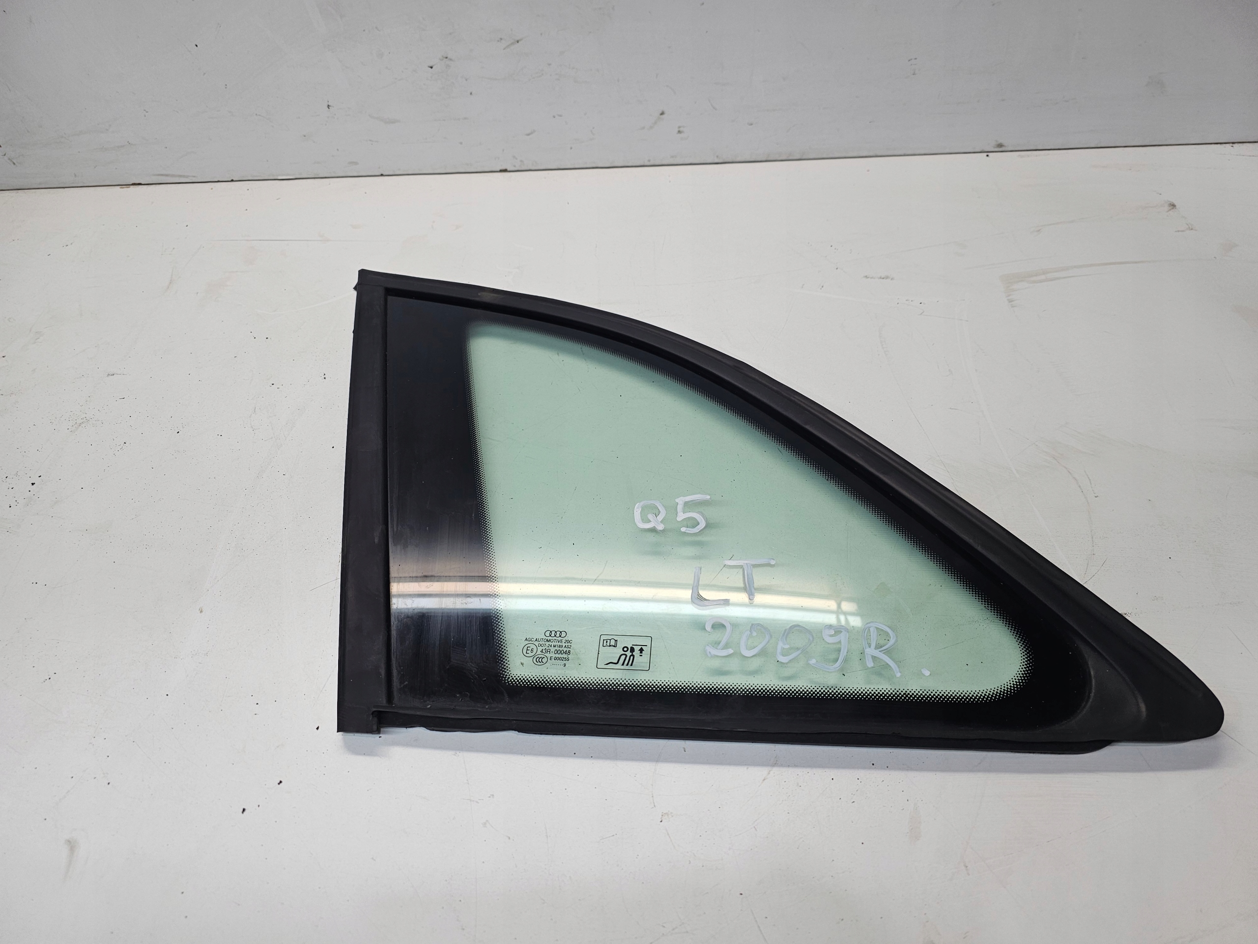 window bodywork AUDI Q5 8R left rear part 2009R