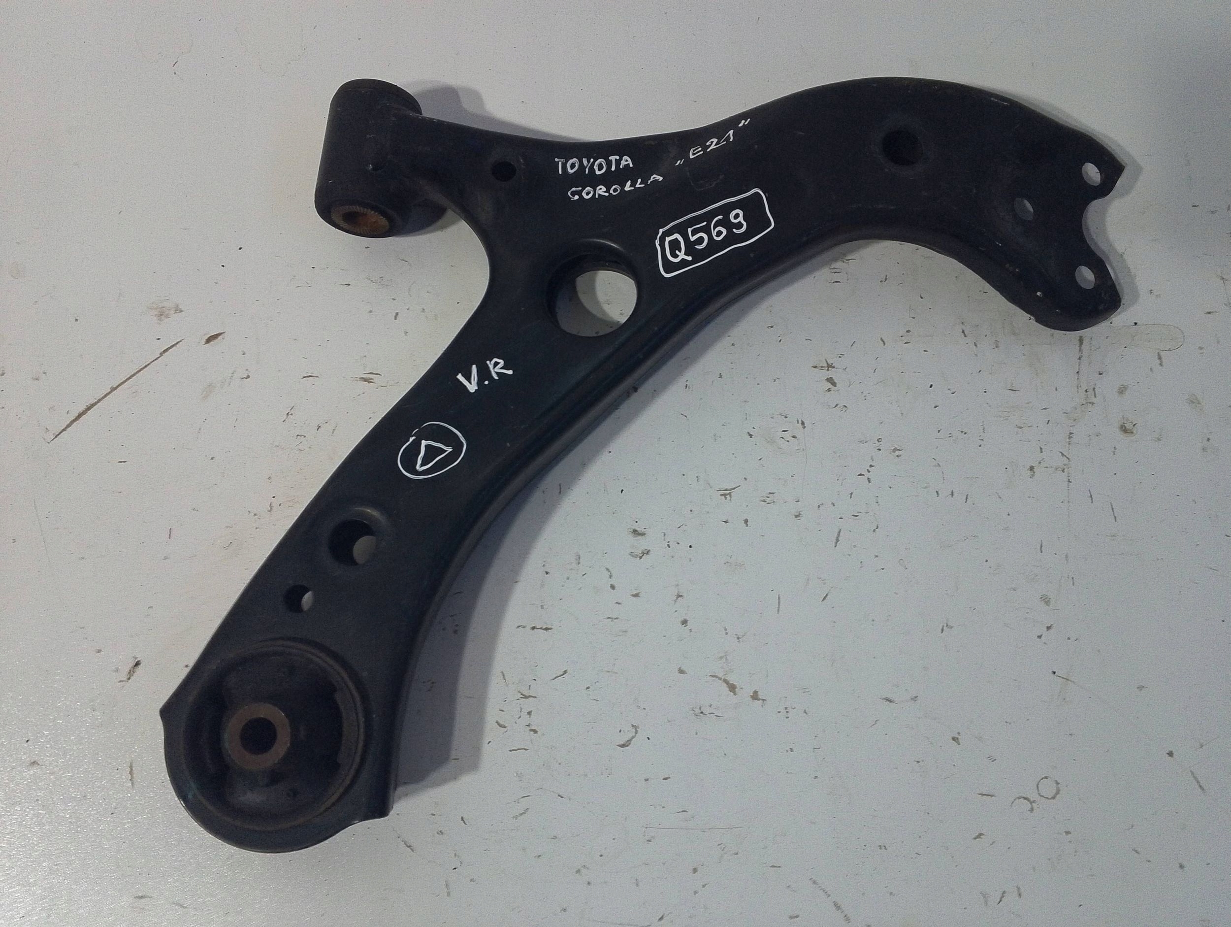 Toyota Corolla E210 E21 arm front right 2319A (Q569)