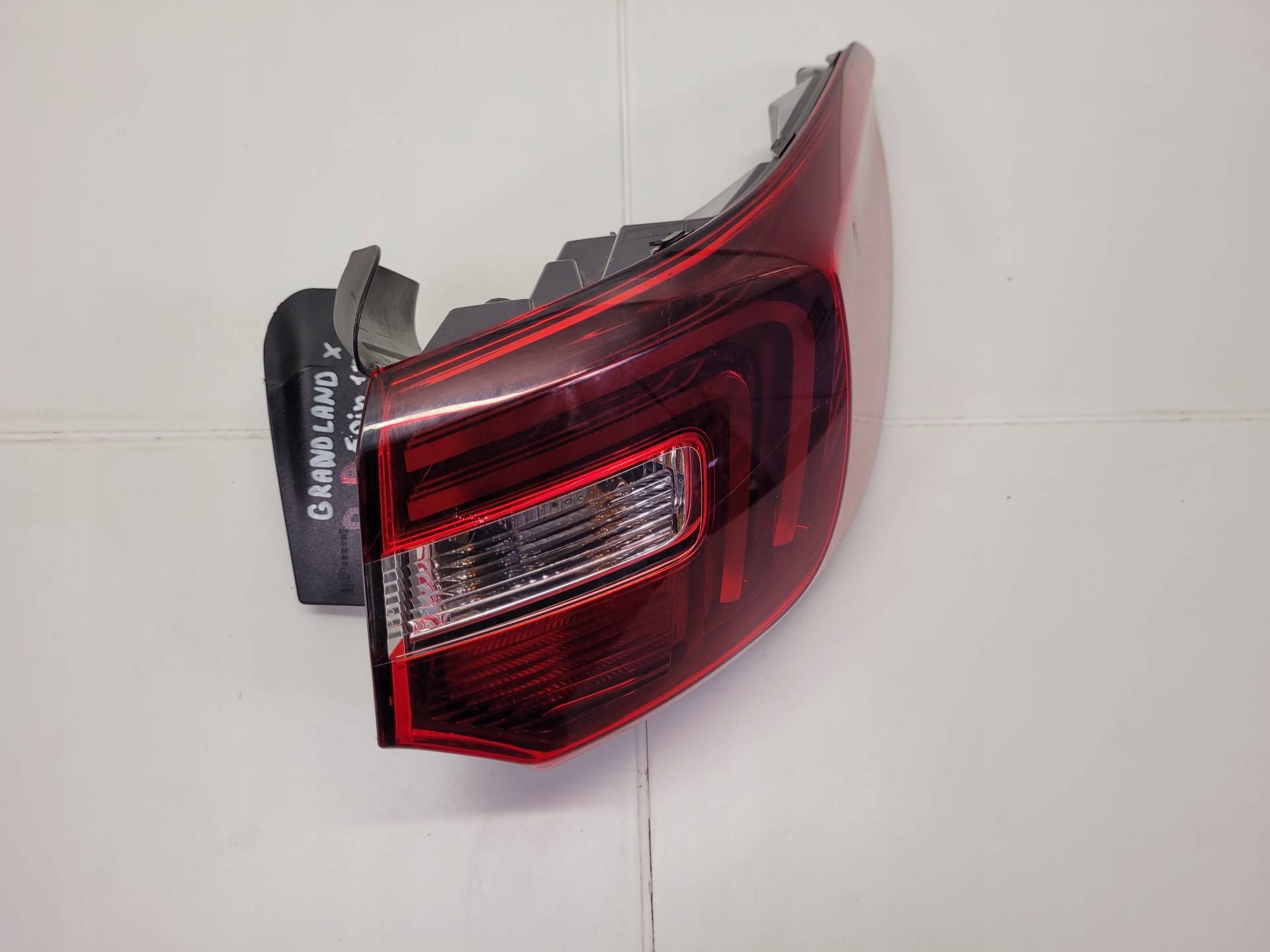 light rear right side Opel Grandland X 2019 81660201