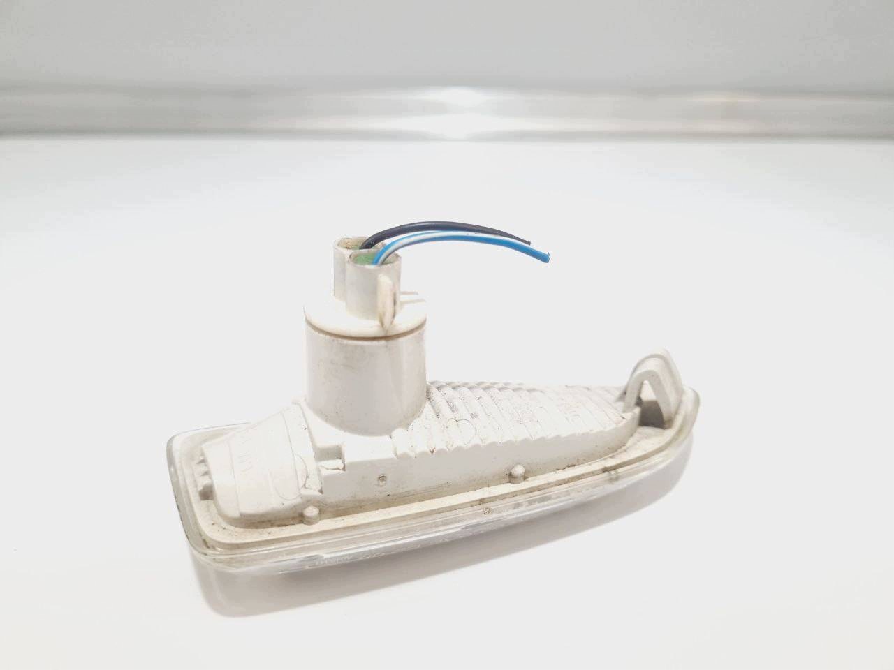 indicator of a fender front left side Opel Astra J 2010 13273103