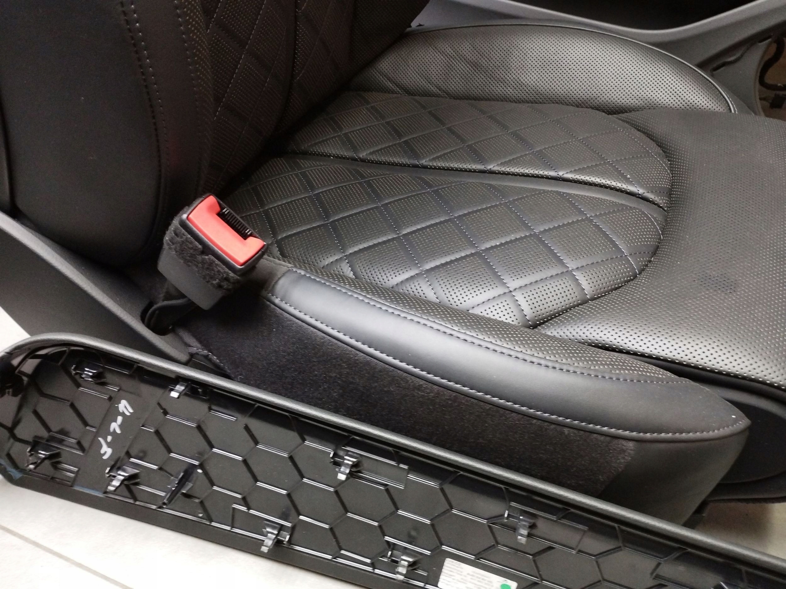 Audi A8 D4 4H seats side leather WENTYLOWANE heated