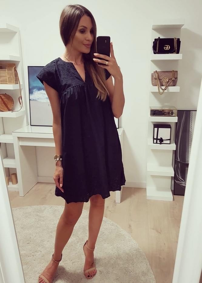 Šaty Černá vyšívaná Model 0025 Lalous vel M.