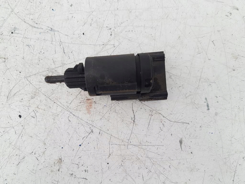 CZUJNIK ŚWIATEŁ STOP STOPU VW GOLF V 3B0945511C Typ samochodu Samochody osobowe