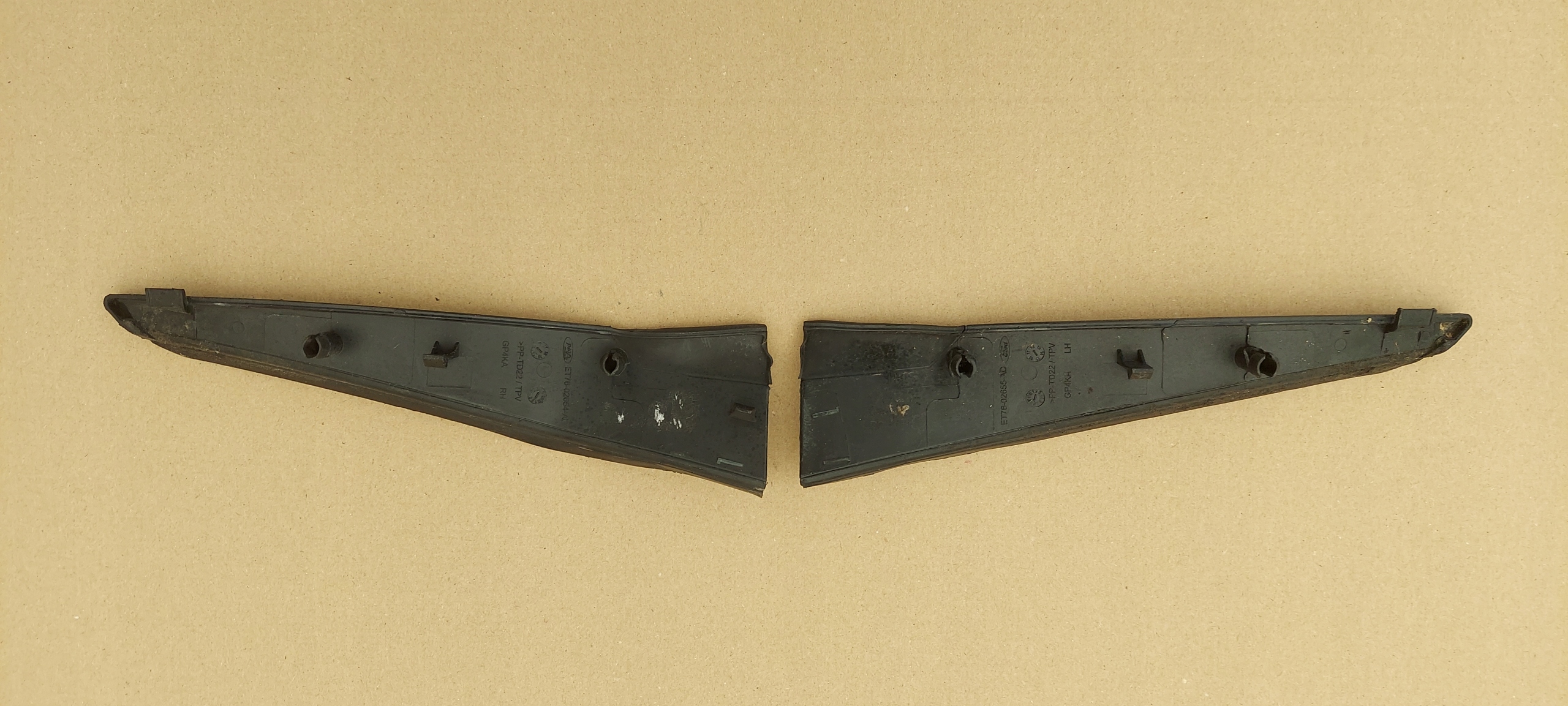 ZAKONCZENIE under the window right front FORD TRANSIT COURIER 14-23 ET76-02654-AD