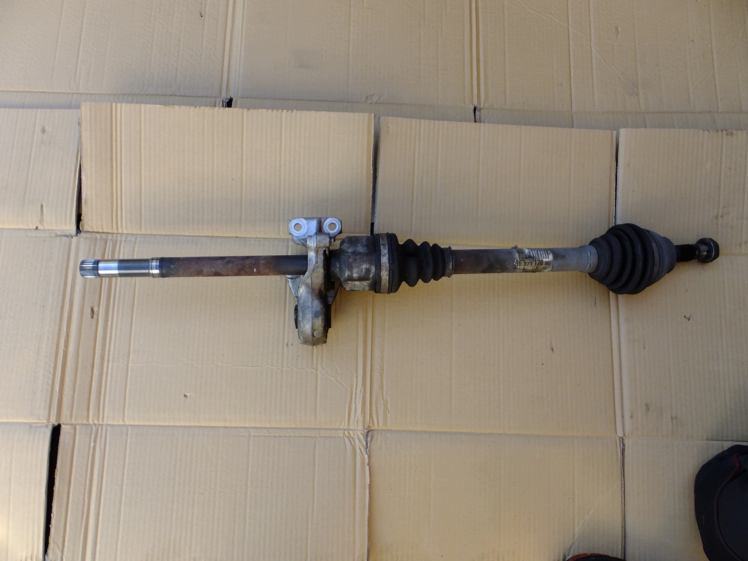 semi-axis right citroen c4 picasso and 1,6 VTI 9637117880