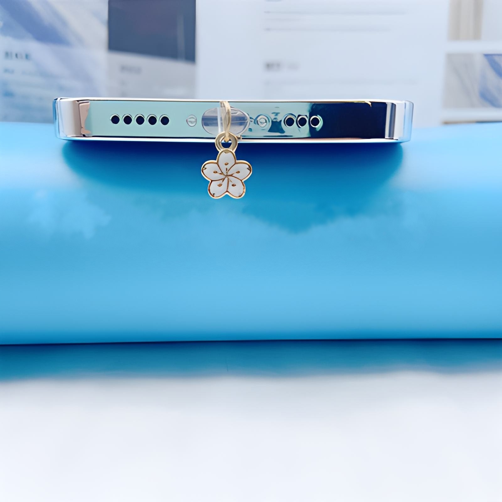 ZATYCZKA ZAŚLEPKA ZAWIESZKA PRZECIW KURZOWI DO IPHONE BIAŁY KWIAT Marka Smart-Tel