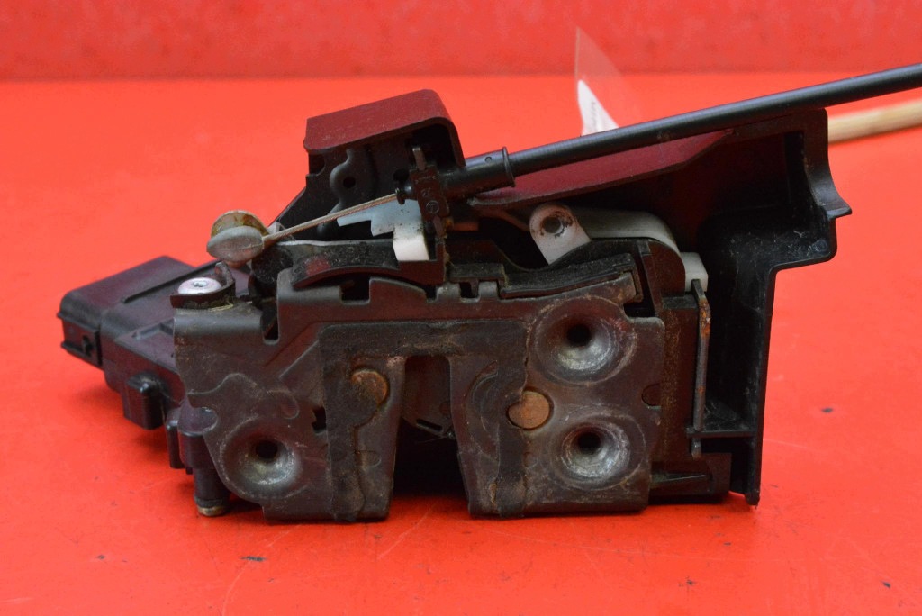 lock door left front front EU 3M5A-R21813EP FORD FOCUS MK2 5D HB 04-08