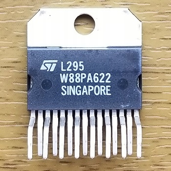 Układ L295 - dwukanałowy sterownik silnika 46V, 2A