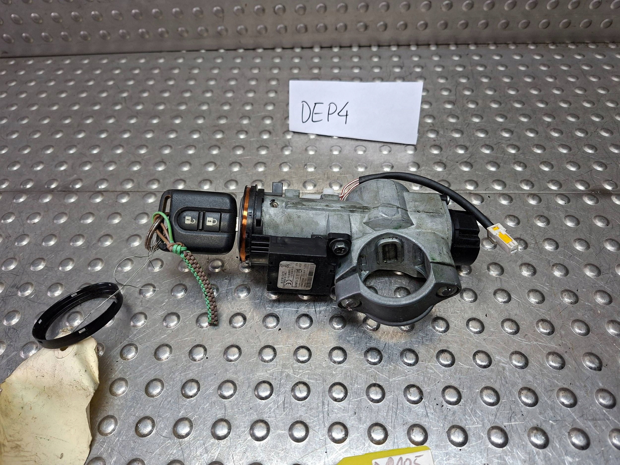 ignition key NISSAN NAVARA D40 PATHFINDER R51 06- 4419A-MW1014
