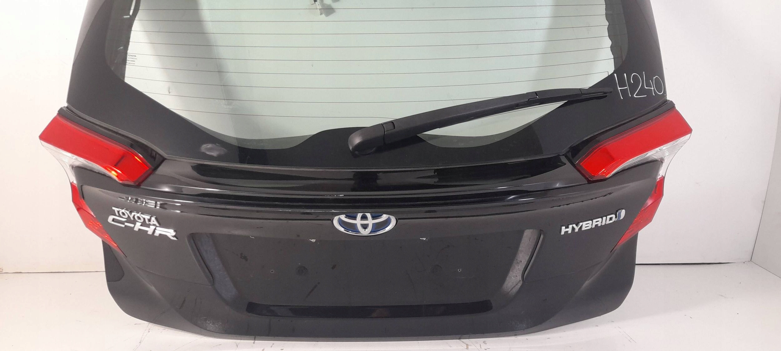 Toyota C-HR and trunk door boot (H240)