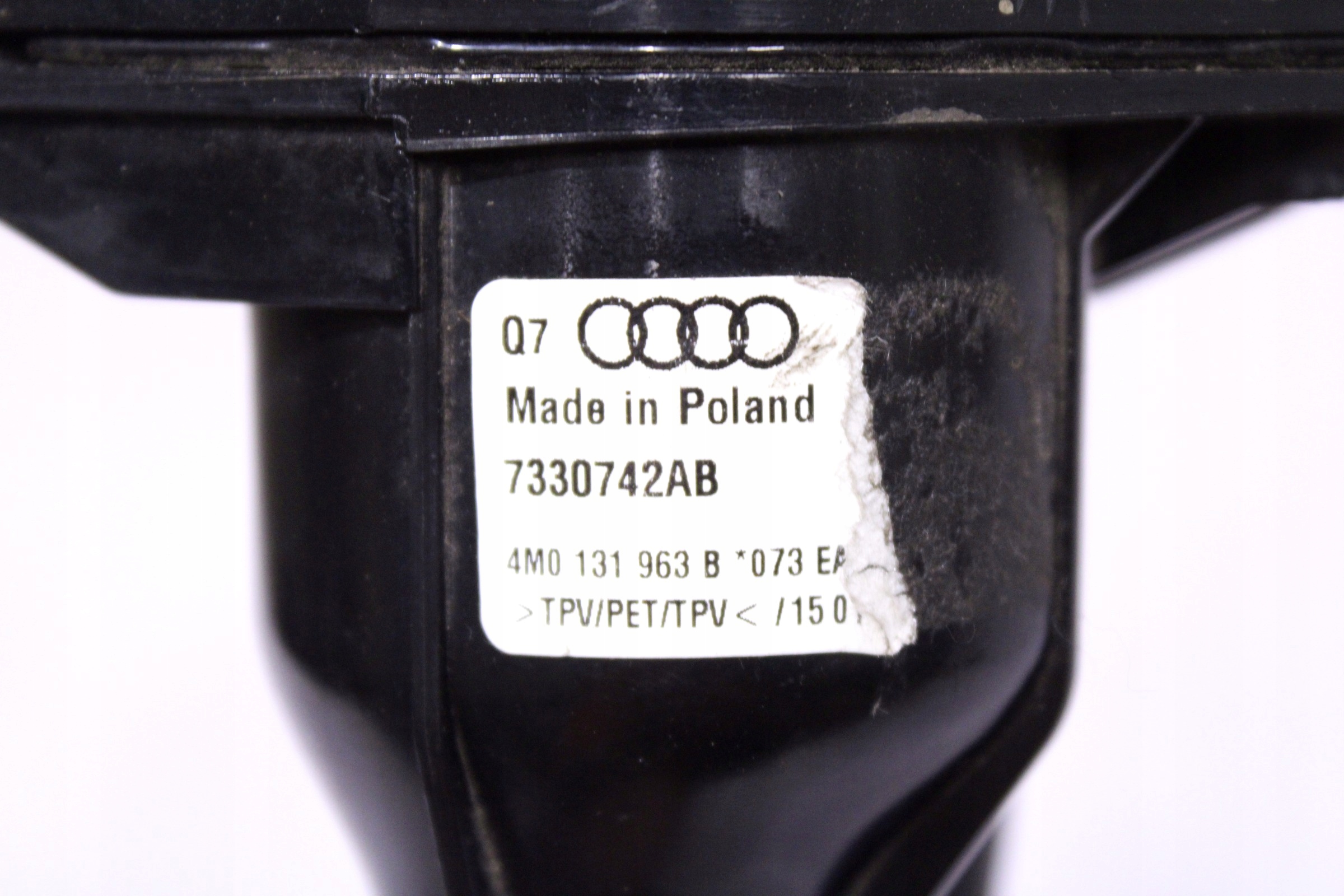 AUDI Q8 RURA WLEW PRZEWÓD NAPEŁNIAJĄCY ADBLUE 4M0131963B Producent części Audi OE