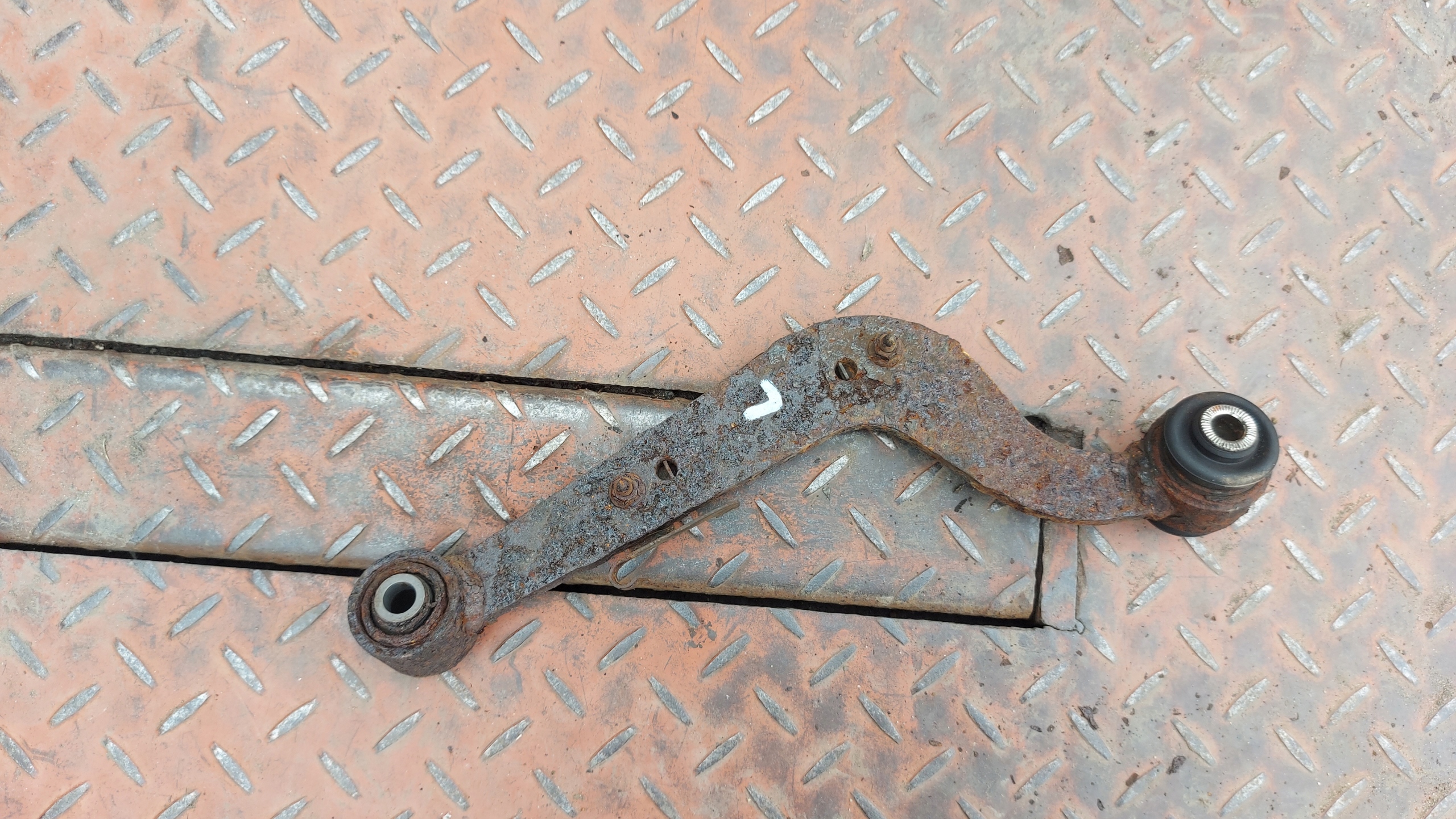 Querlenker links heck LEXUS IS 220 05