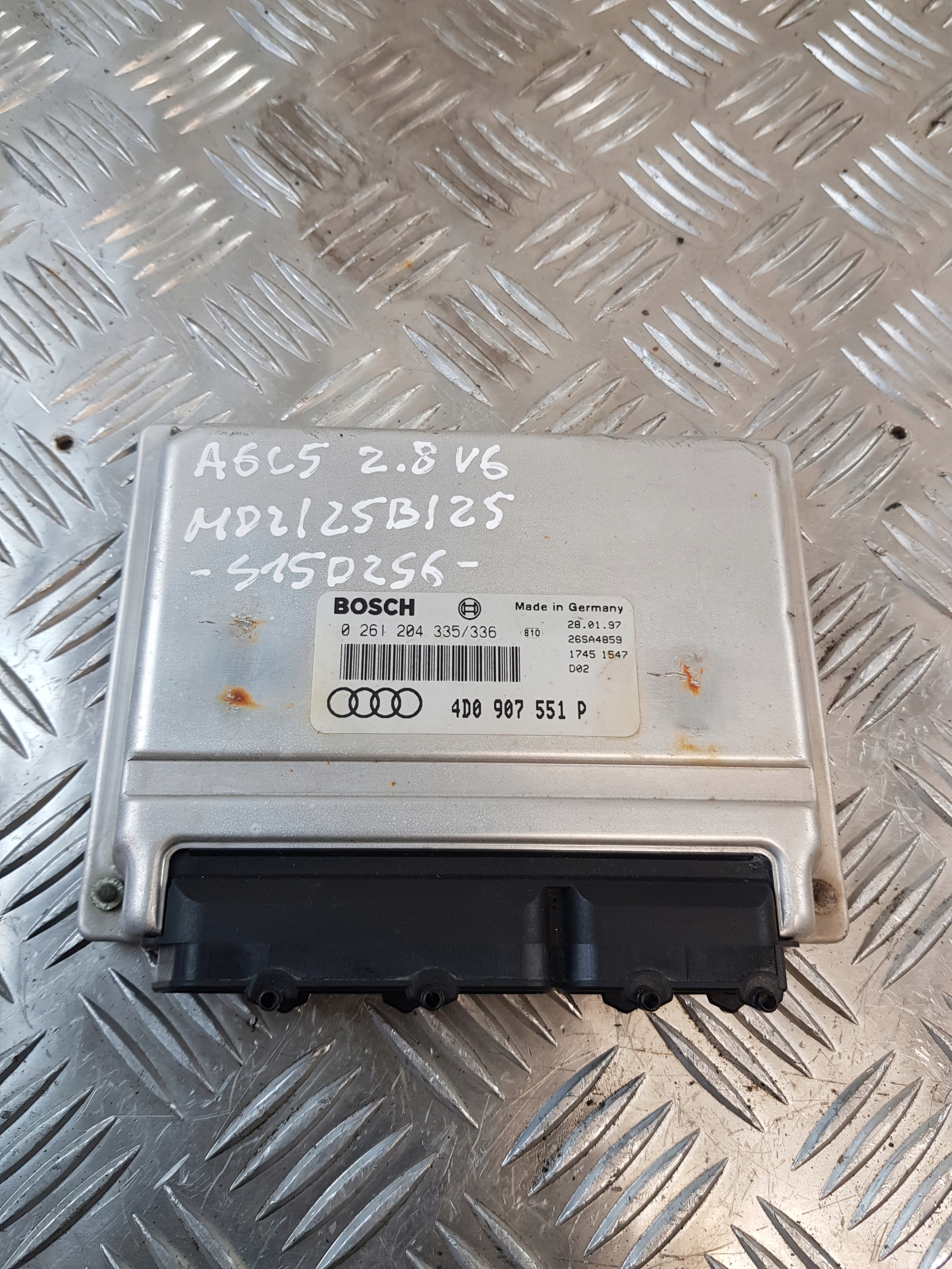 control unit of the engine AUDI A6 C5 2.8 V6 4D0907551P