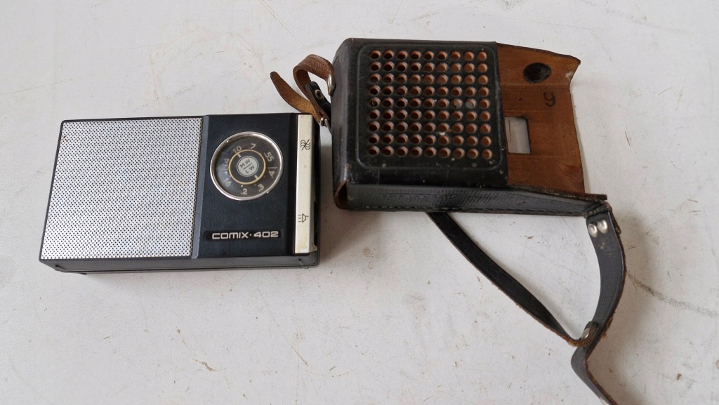 STARE ZABYTKOWE RADIO RADZIECKIE COMIX 402 CZARNE Z POKROWCEM STAN DB GWR