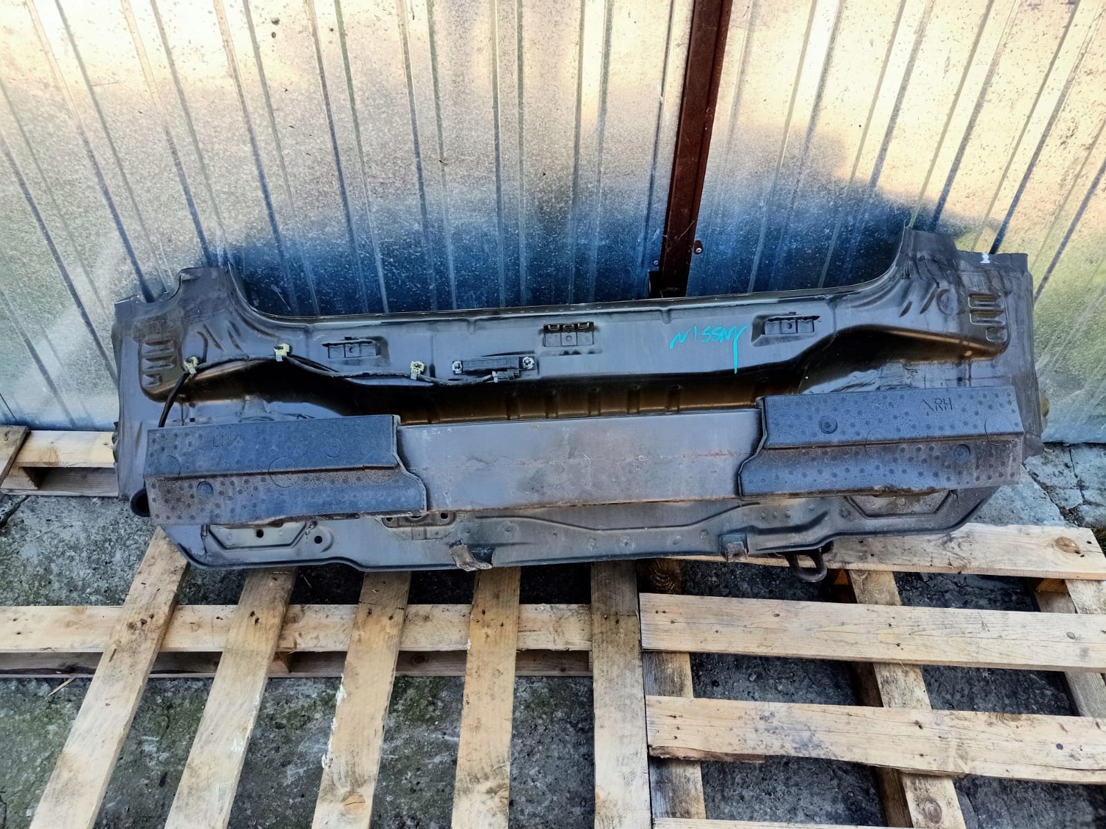 Nissan Pulsar 14r- PAS TYŁ BELKA ŚCIANA