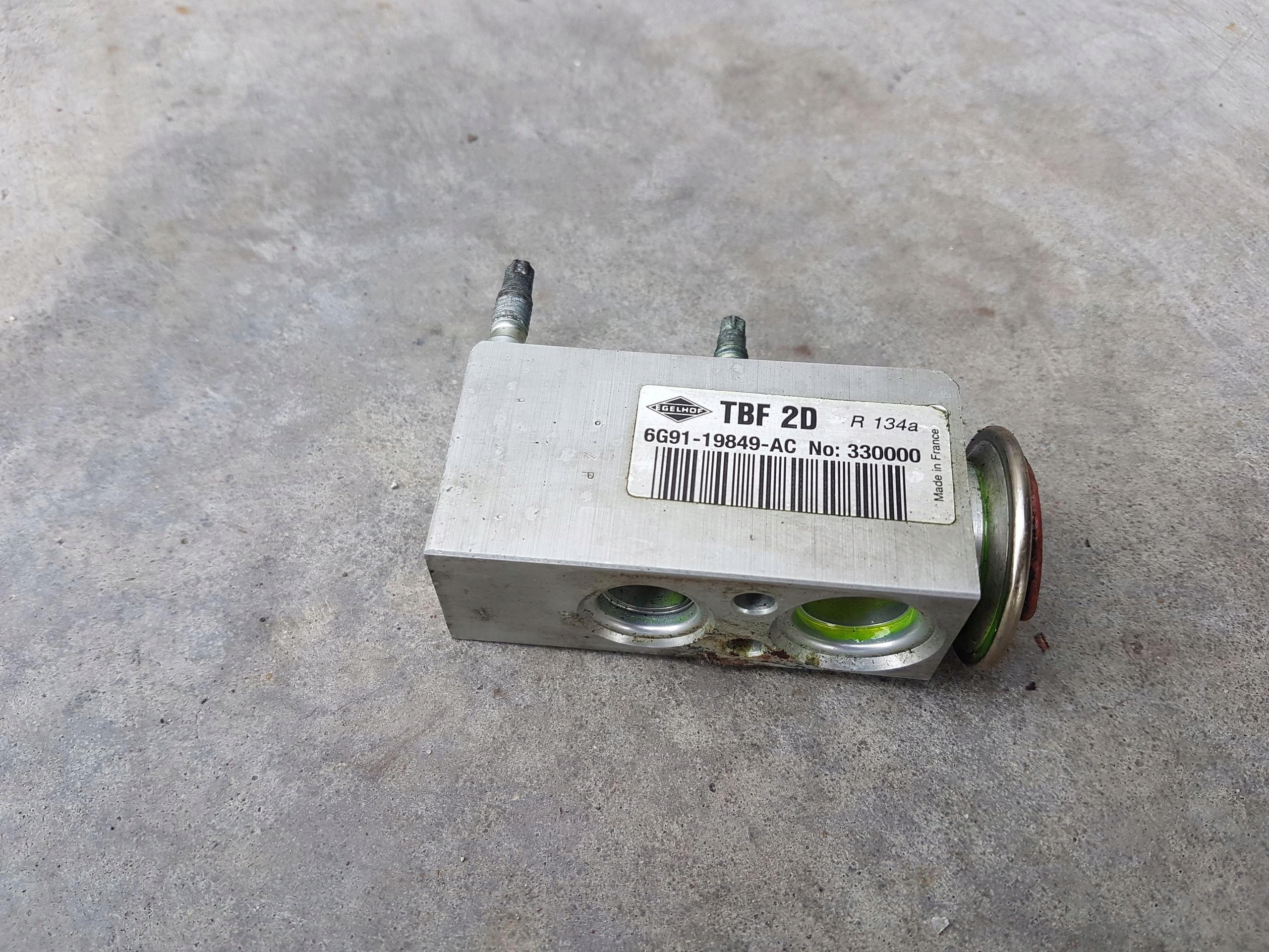 ZAWÓR ROZPRĘŻNY PAROWNIKA MONDEO MK4 2009 FORD