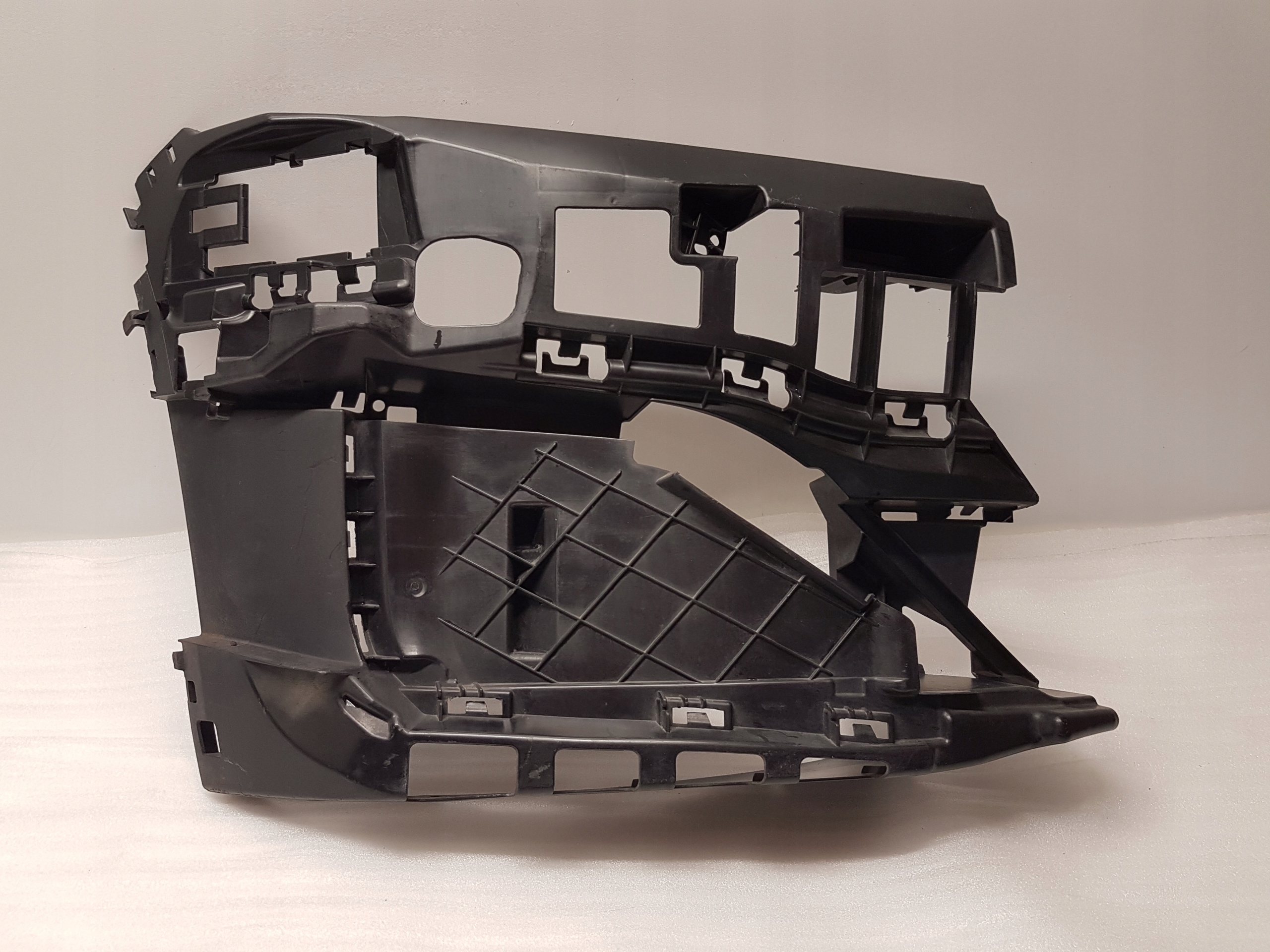 bumper bracket right front BMW G11 G12 LCI 7475186