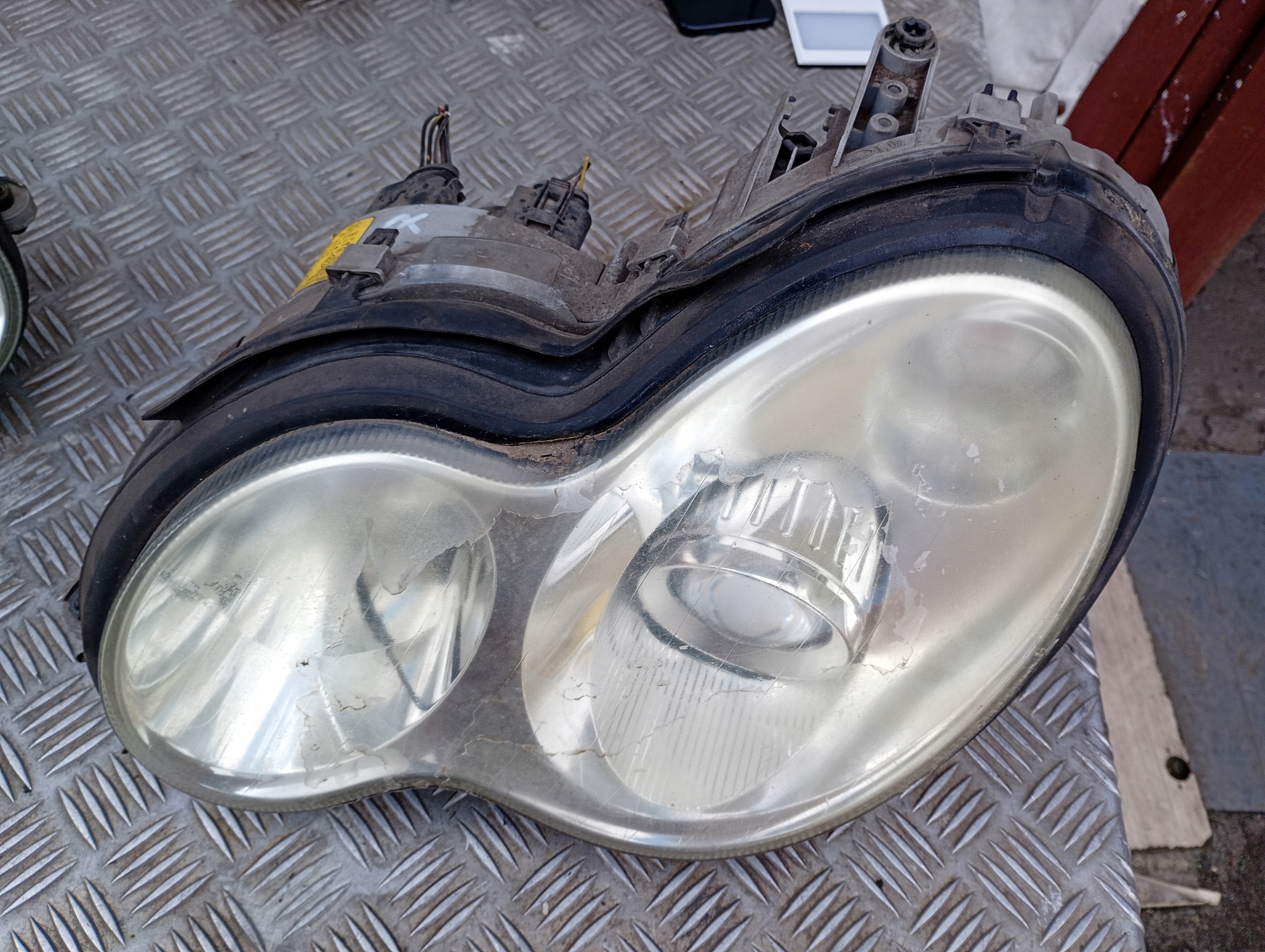 Licht links oder rechts Mercedes W203 lift C-klasa xenon Europa