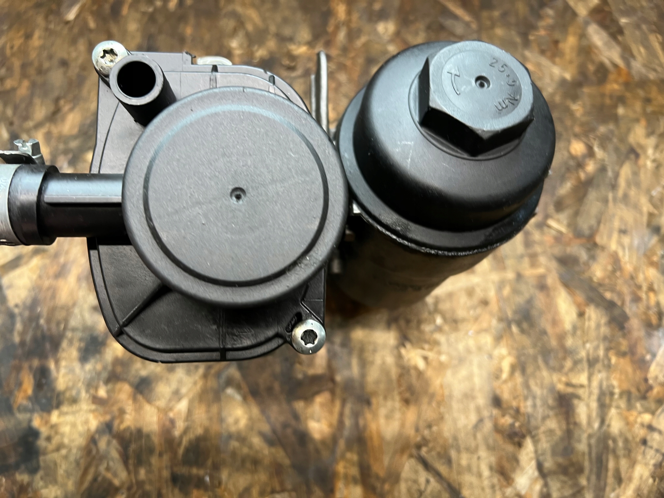 Gehäuse filter oil VOLVO XC90 XC70 D5 30677920
