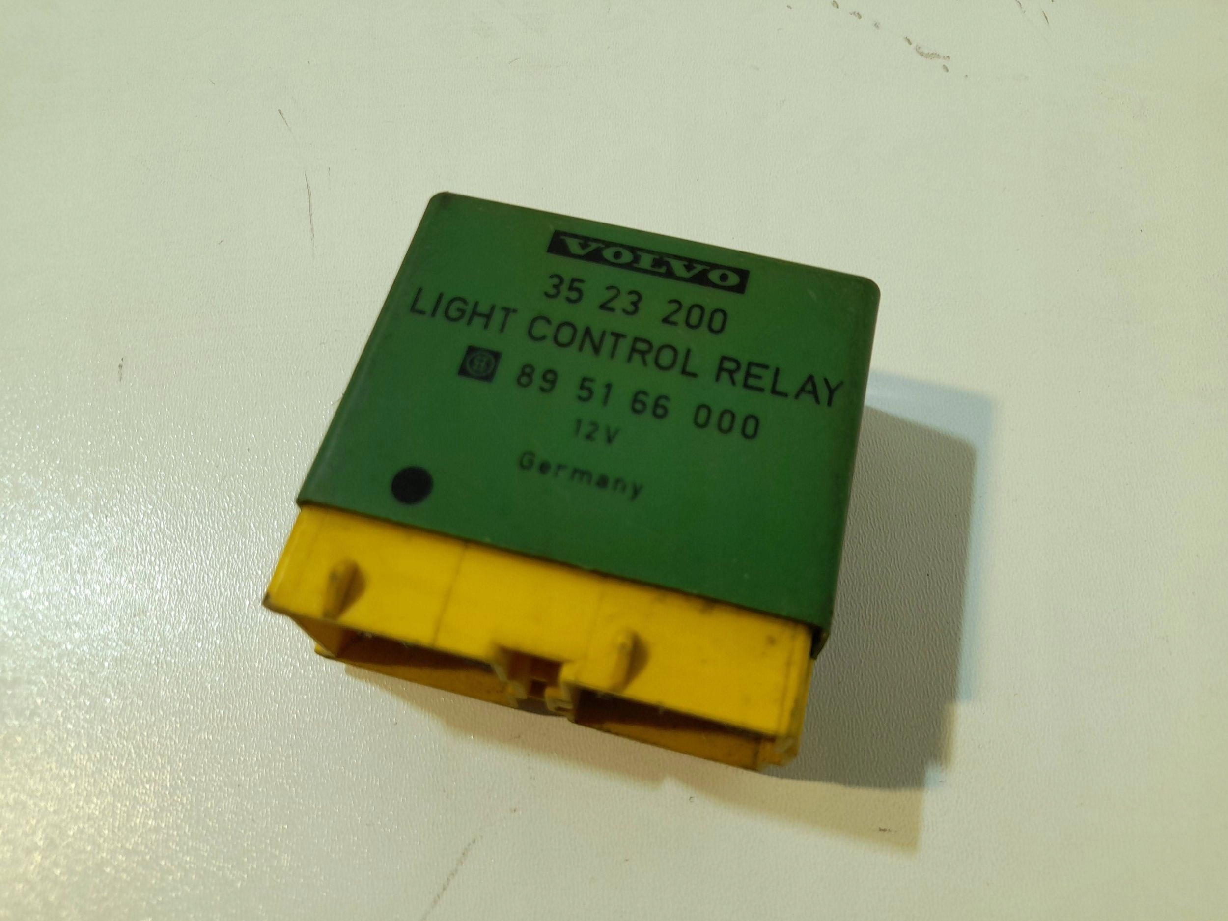 Volvo S70 V70 V70 XC relay 3523200 (p281)