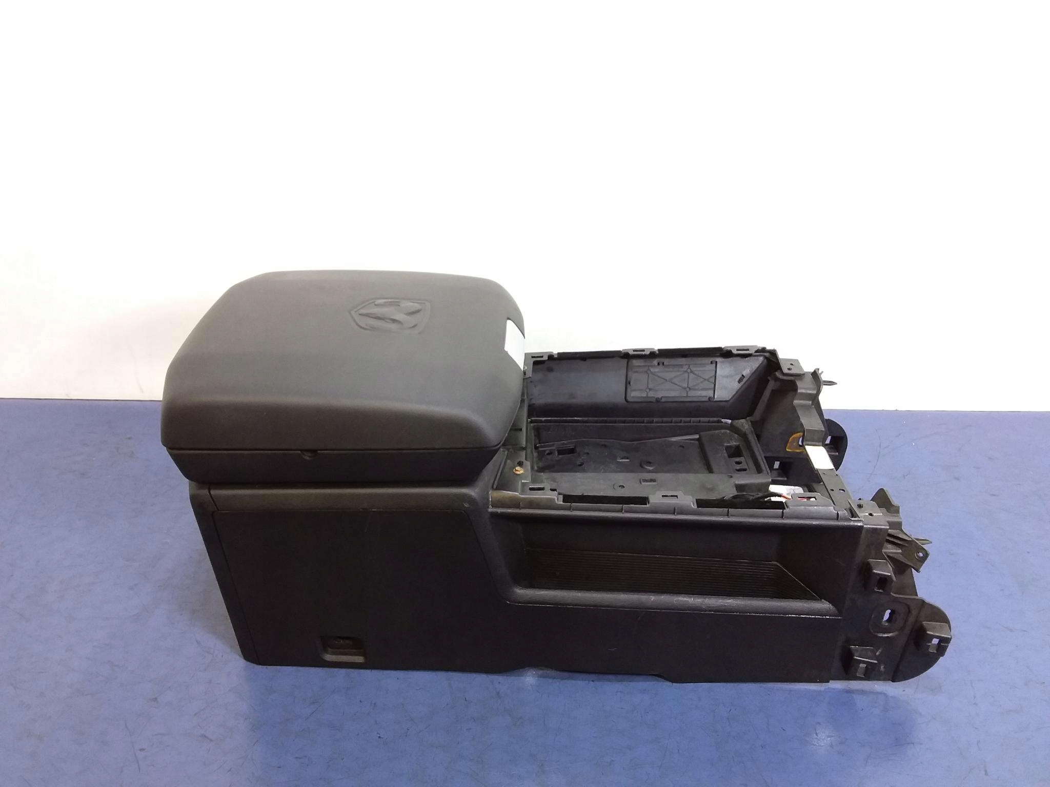 DODGE RAM 1500 IV ПОДЛОКОТНИК ЦЕНТРАЛЬНЫЙ ТУННЕЛЬ