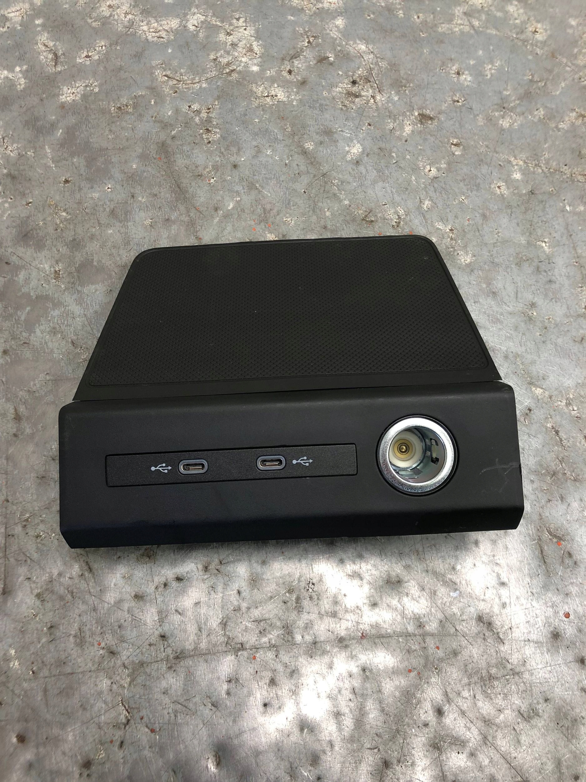 adapter USB-C ZAPALNICZKI AUDI Q4 E-TRON 89A035736 89A864131