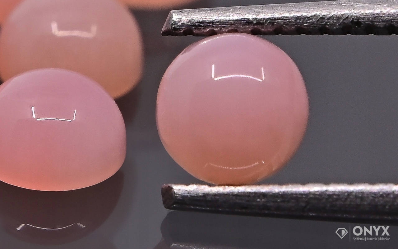 Opál růžový A kabošon kulatý fi 10 mm