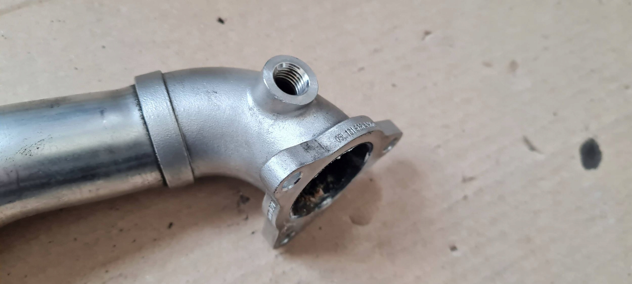 A6 C8 4K wiring pipe hose EGR 2.0 TDI 05L131525A