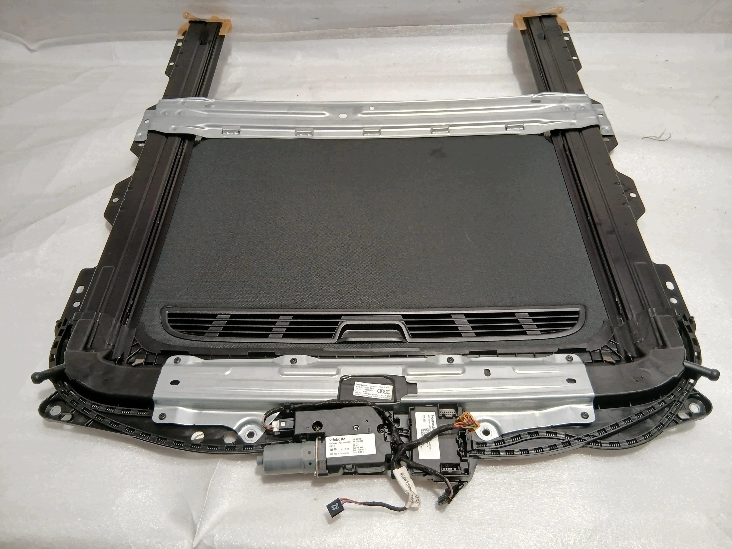 AUDI A4 B9 Sedan PANORAMA Schiebedach 8W5877255 8W5877041