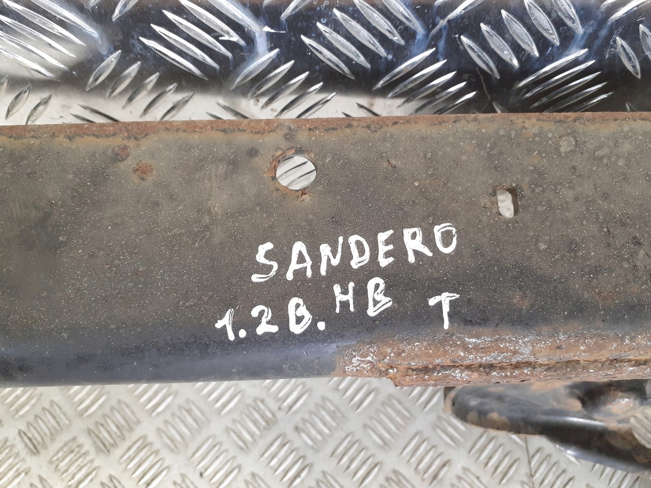 BELKA ZAWIESZENIA TYŁ DACIA SANDERO 1.2 B Producent części Renault