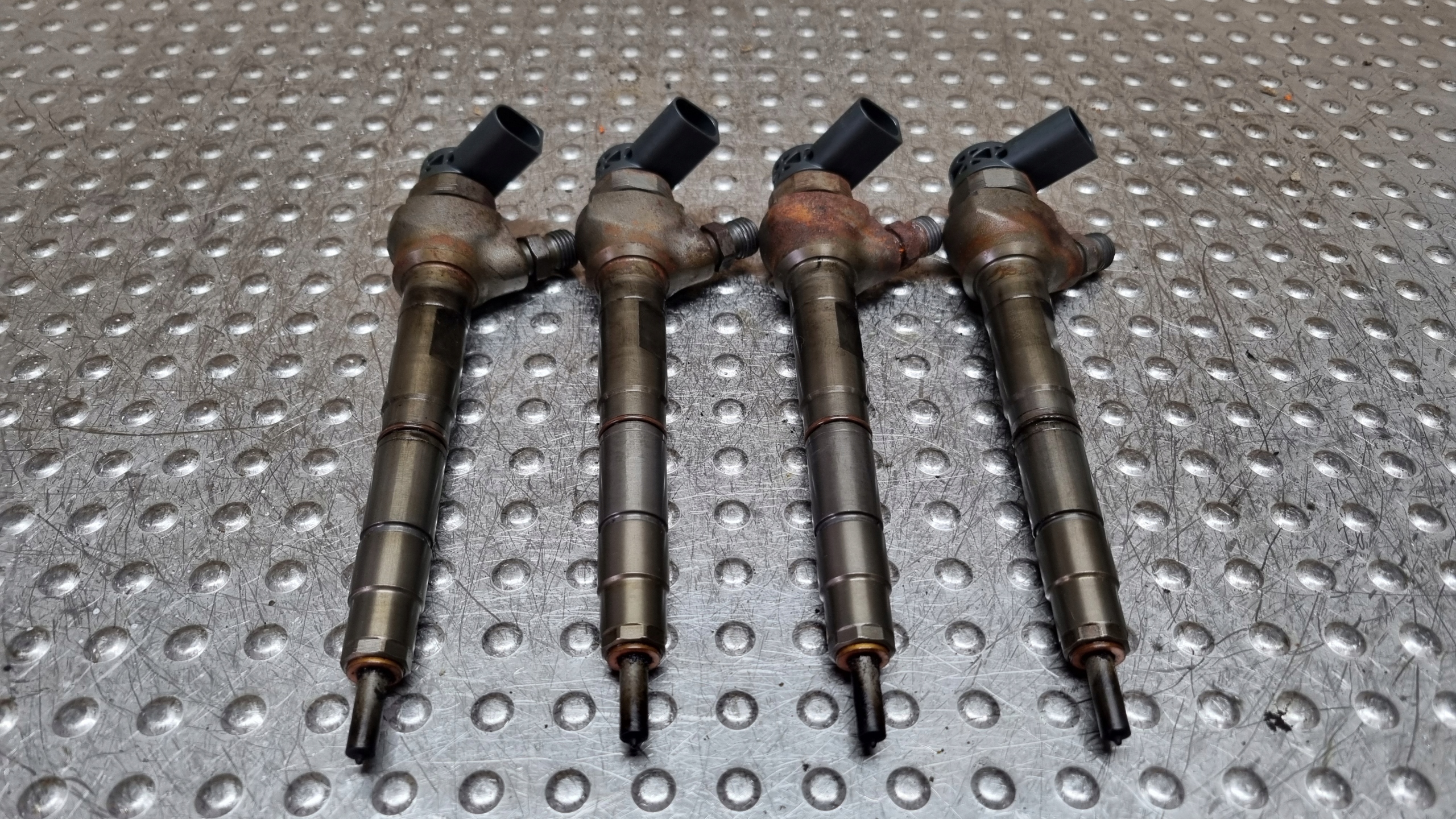 nozzle injector 04L130277G OCTAVIA III LEON III A3 8V GOLF VII 1.6TDI