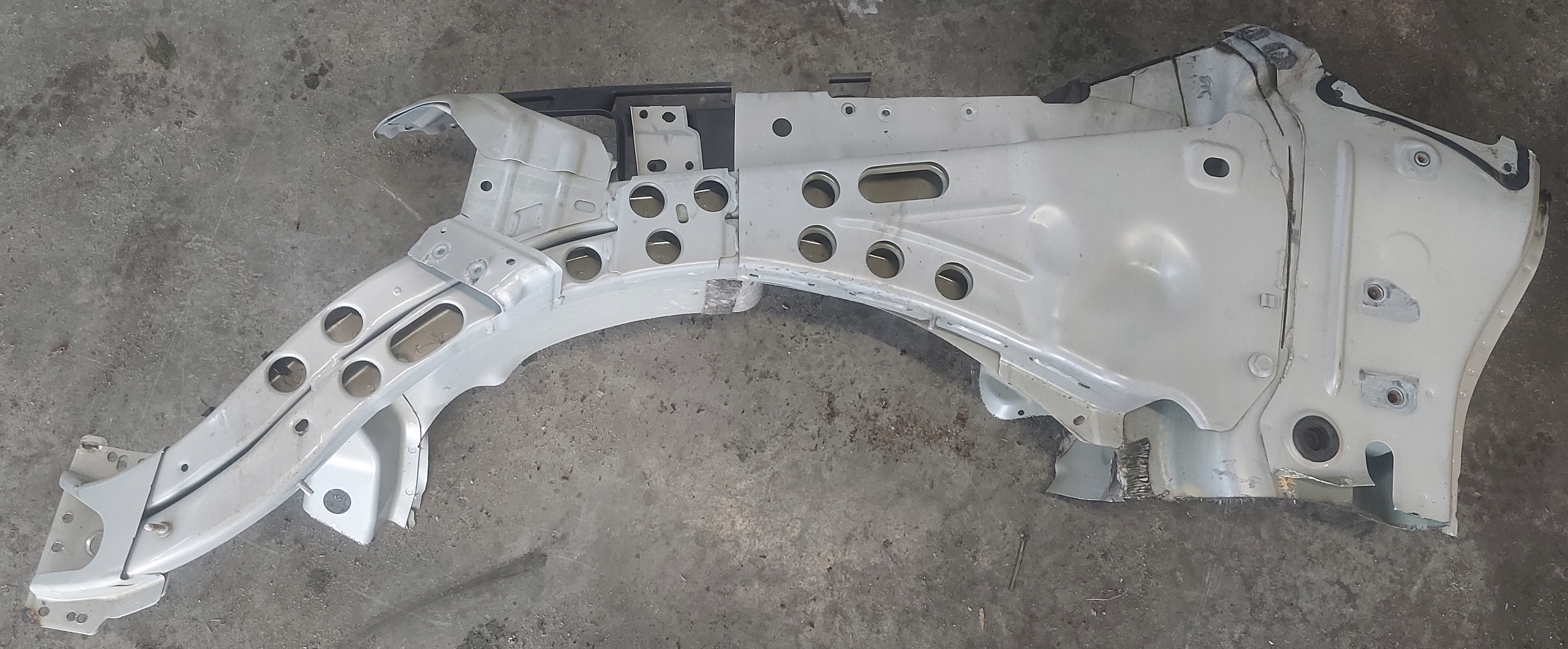 CHRYSLER PACIFICA 2016-2025R фартук передний левый