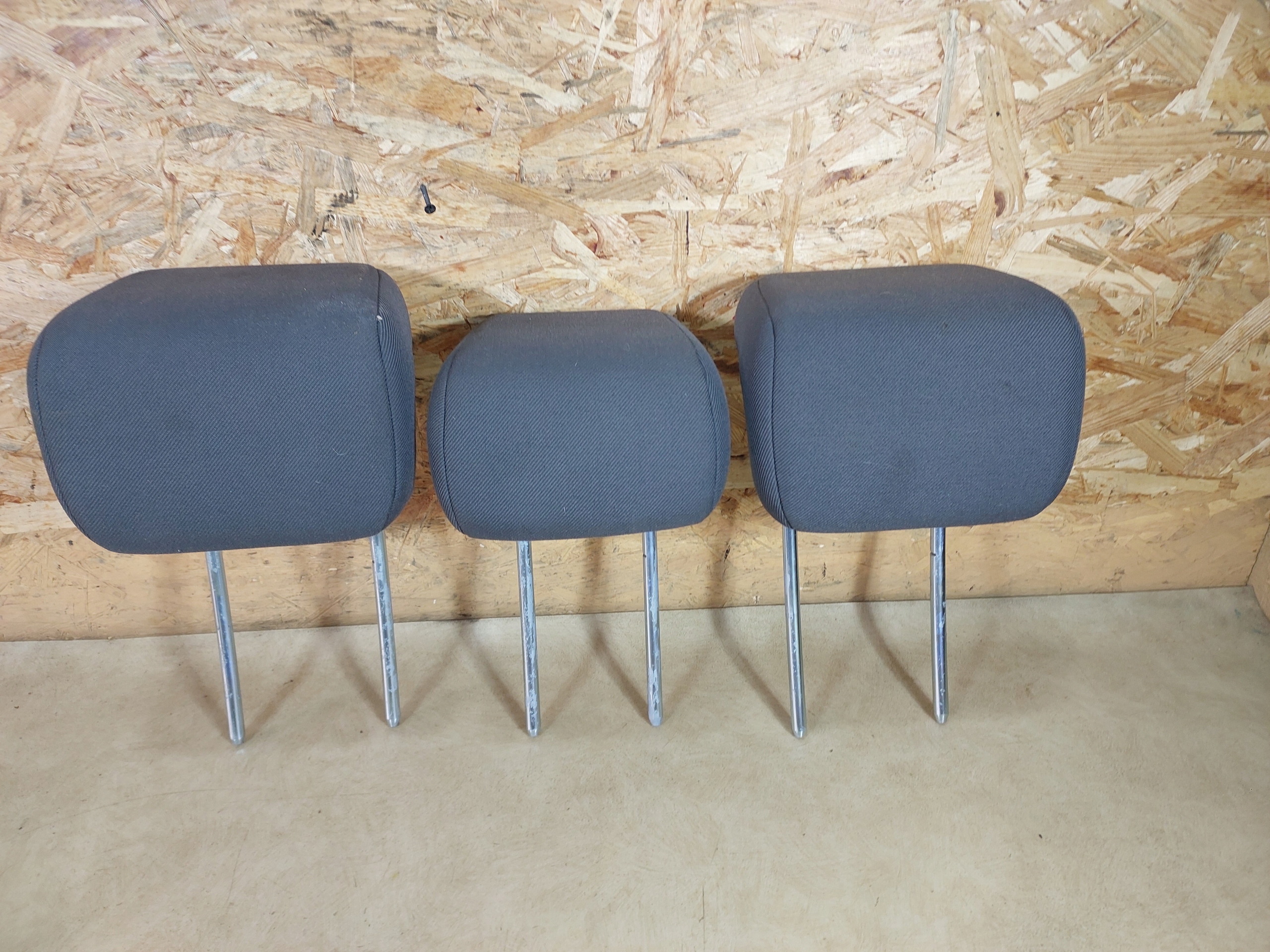 FOCUS MK2 ПІДГОЛІВНИКИ ЗАДНІЙ КОМПЛЕКТ