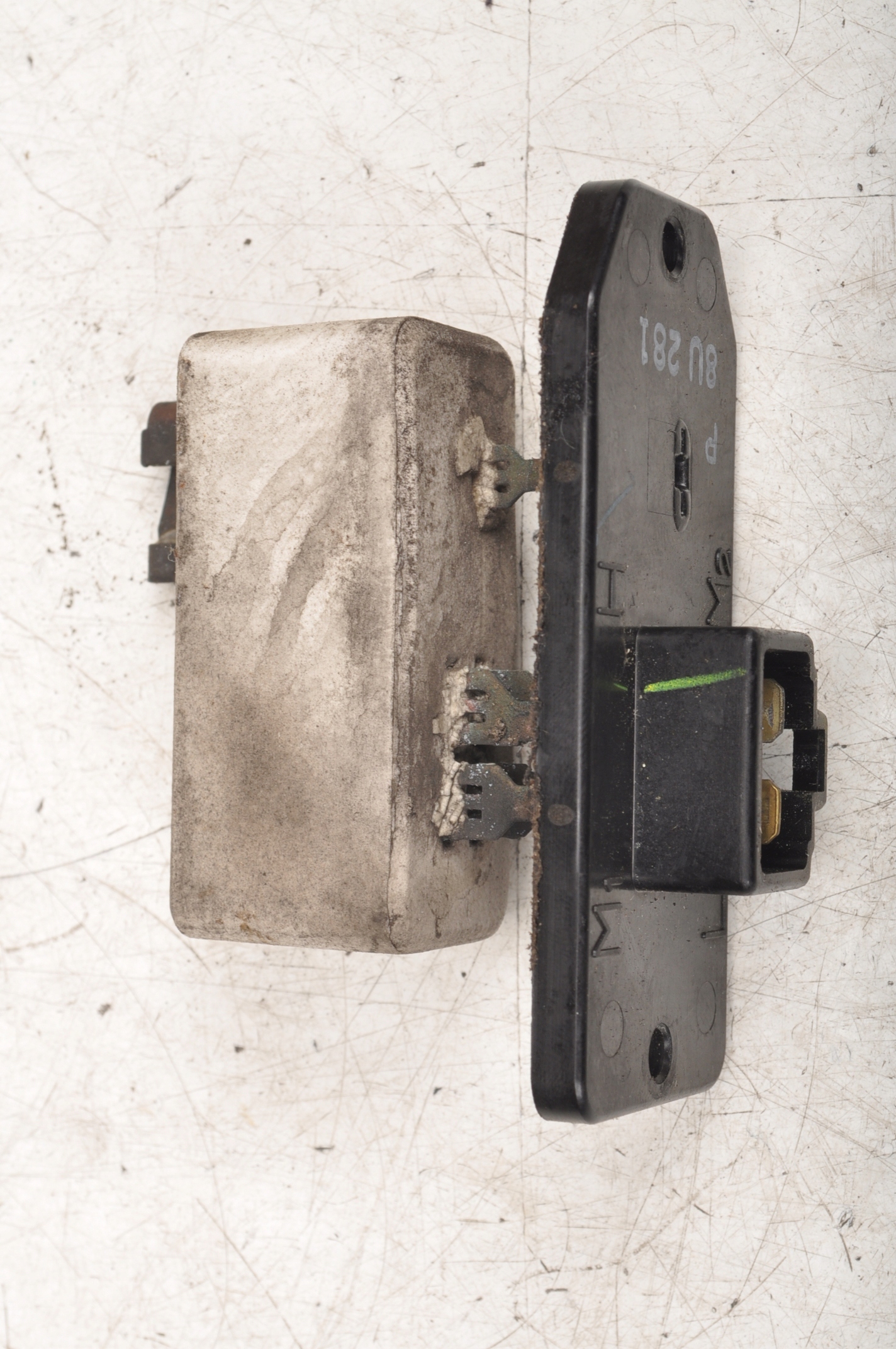 VOLVO S40 I 1.9 TD REZYSTOR OPORNIK DMUCHAWY 8U281