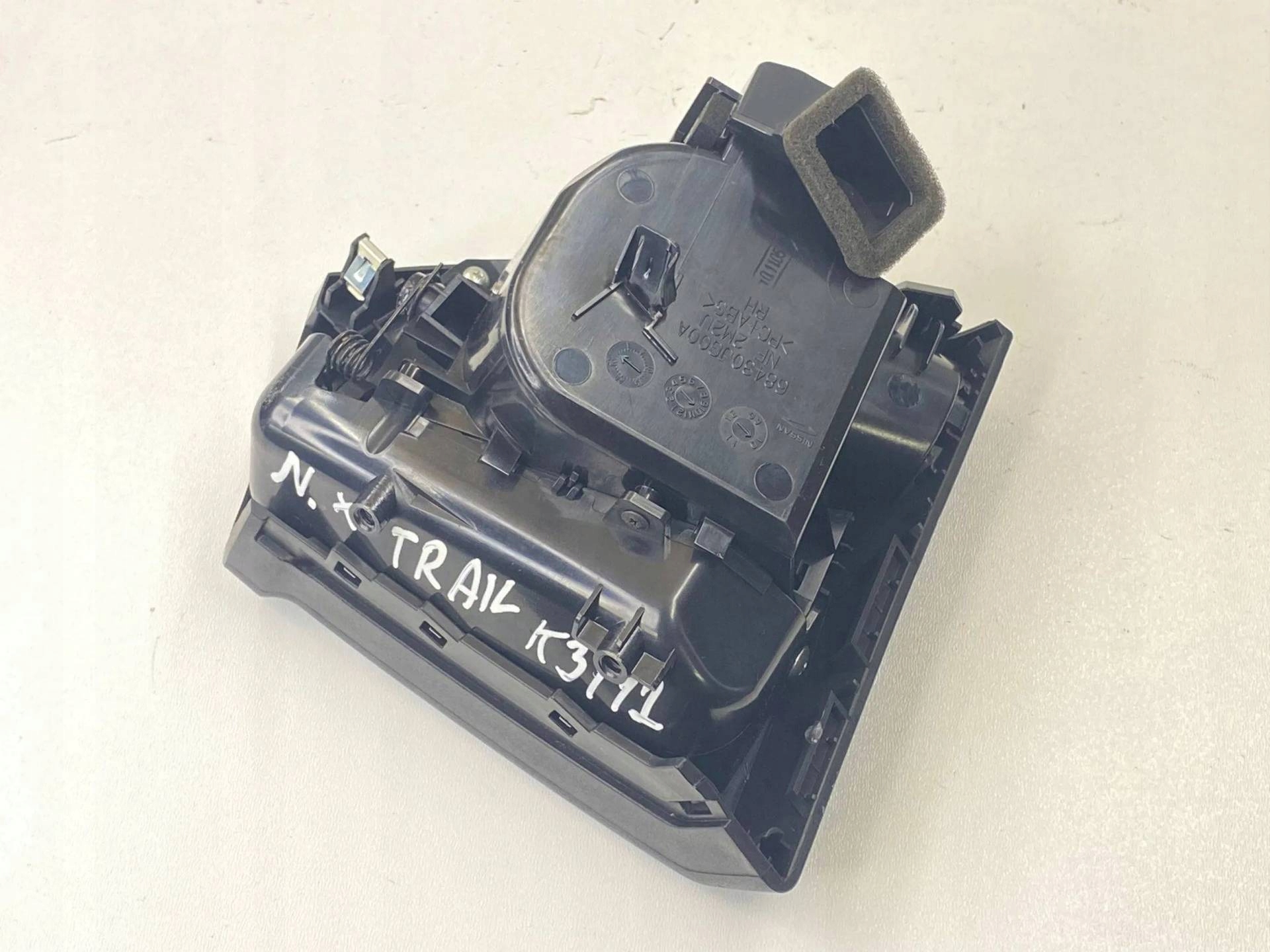bracket for kubek front right side Nissan X-Trail T31 facelift 2011