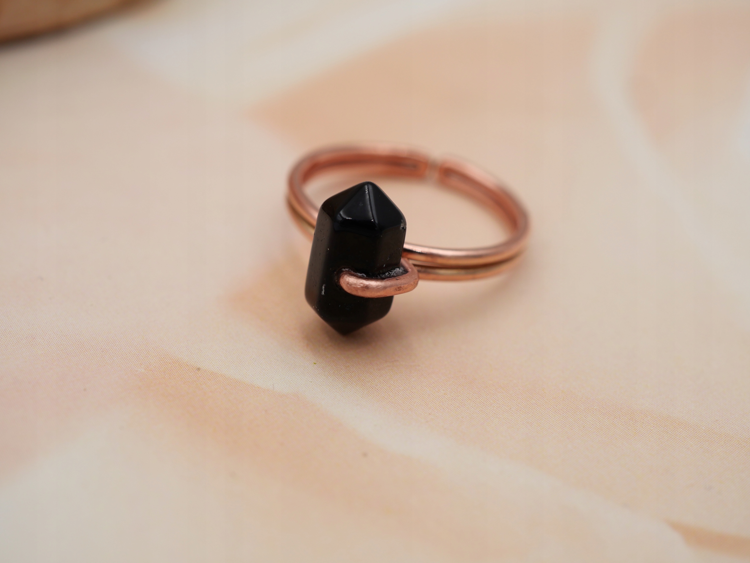 MIEDZIANY PIERŚCIONEK Z GROTEM- ONYKS Materiał miedź