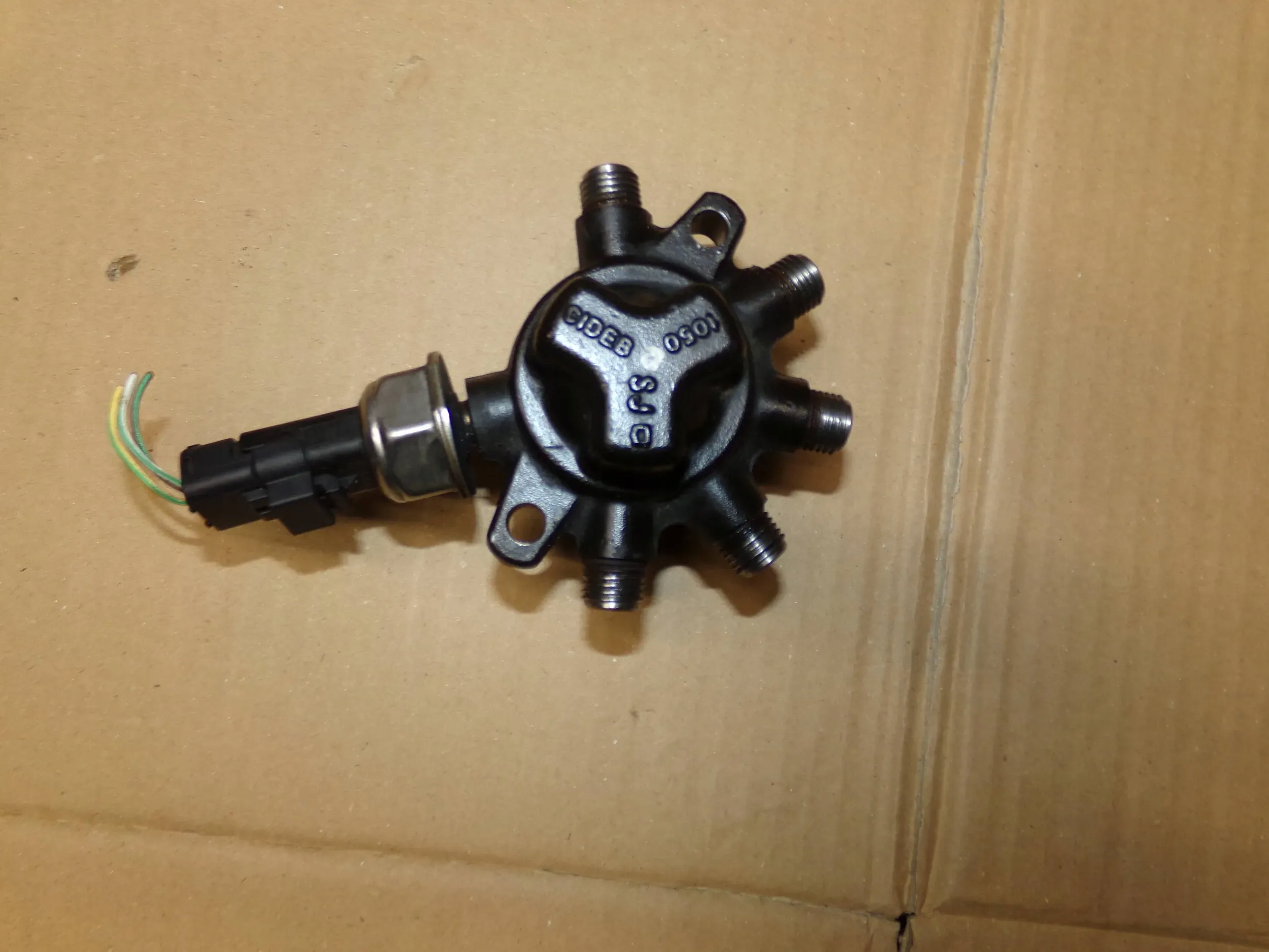 ROZDZIELCZA PALIWA 4M5Q9D280DB FOCUS MK2 C-MAX 1.8 TDCI