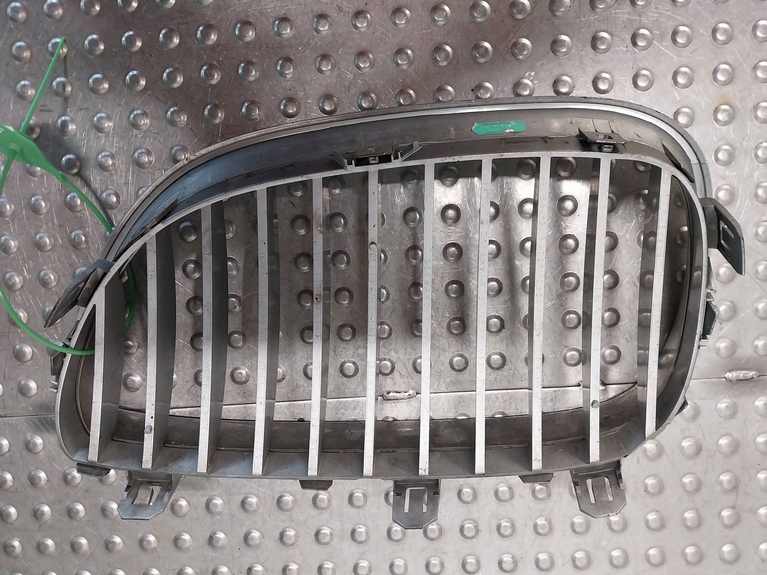 CHROM ATRAPY hűtőrács hip pack jobb 7065702 BMW 5 E60 E61